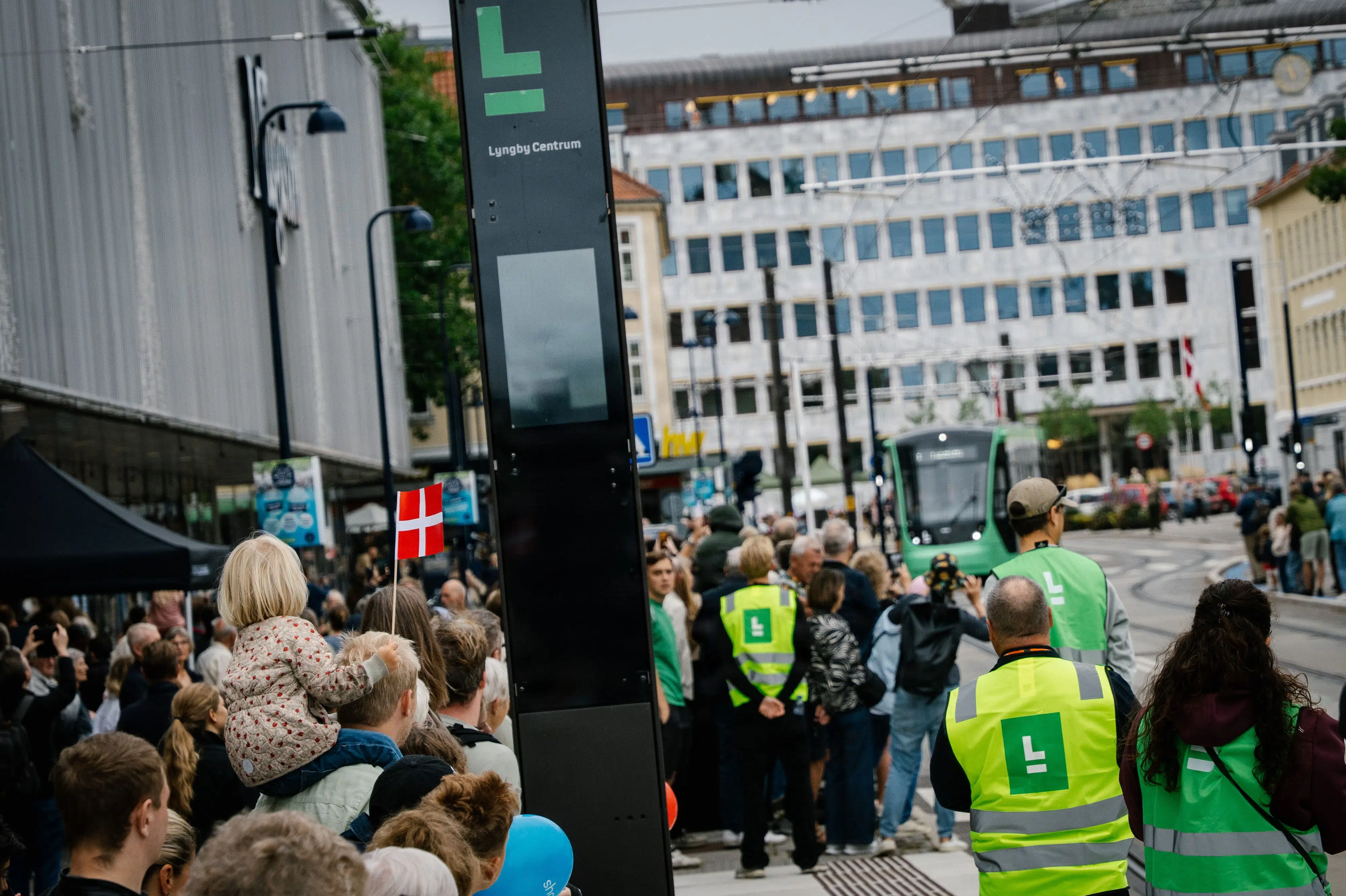 Capital Light Rail Inaugurates Full Route, Draws 50,000 Passengers on Opening Day