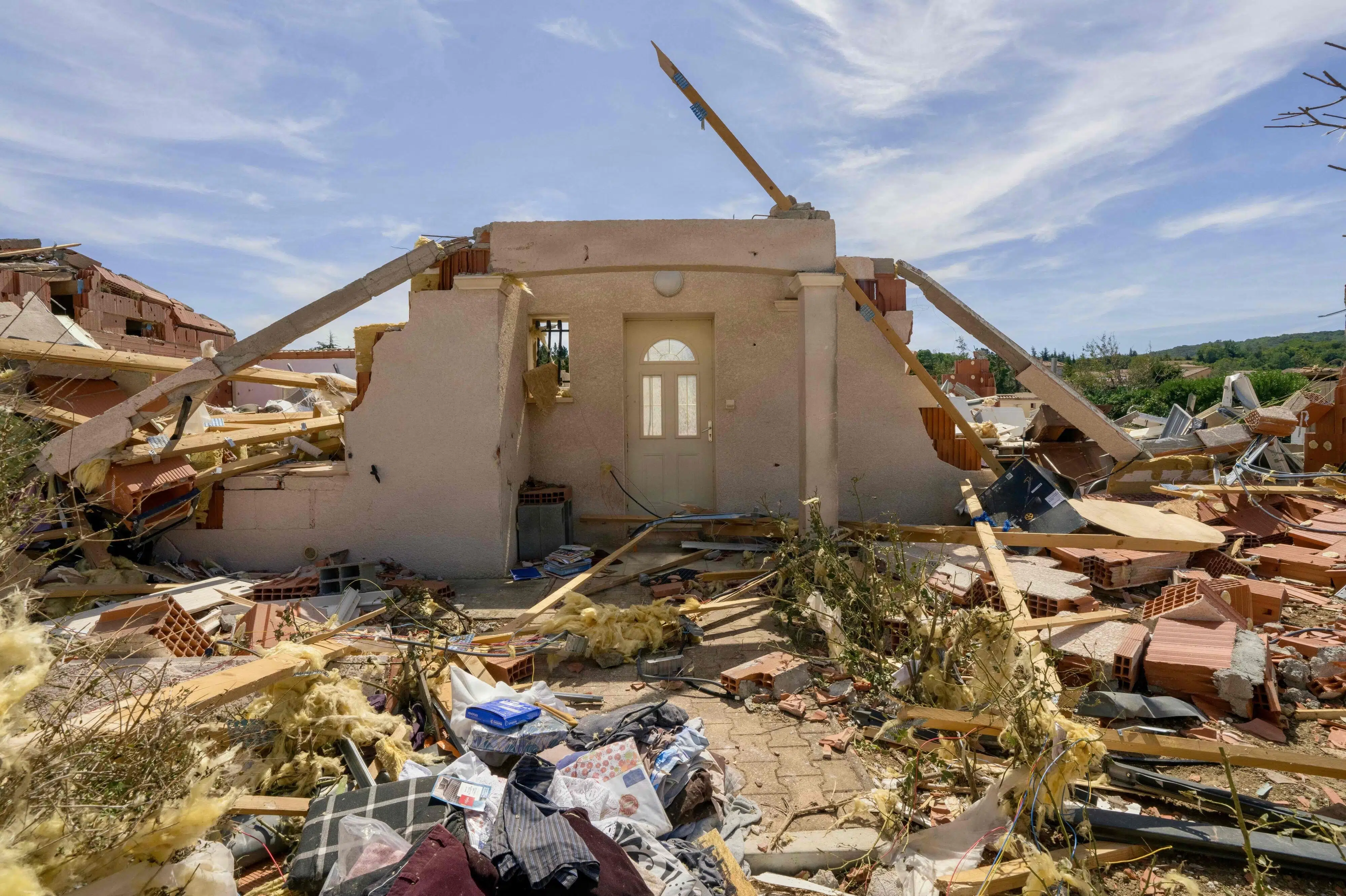 Hel landsby er evakueret efter tornados rasen i Sydfrankrig