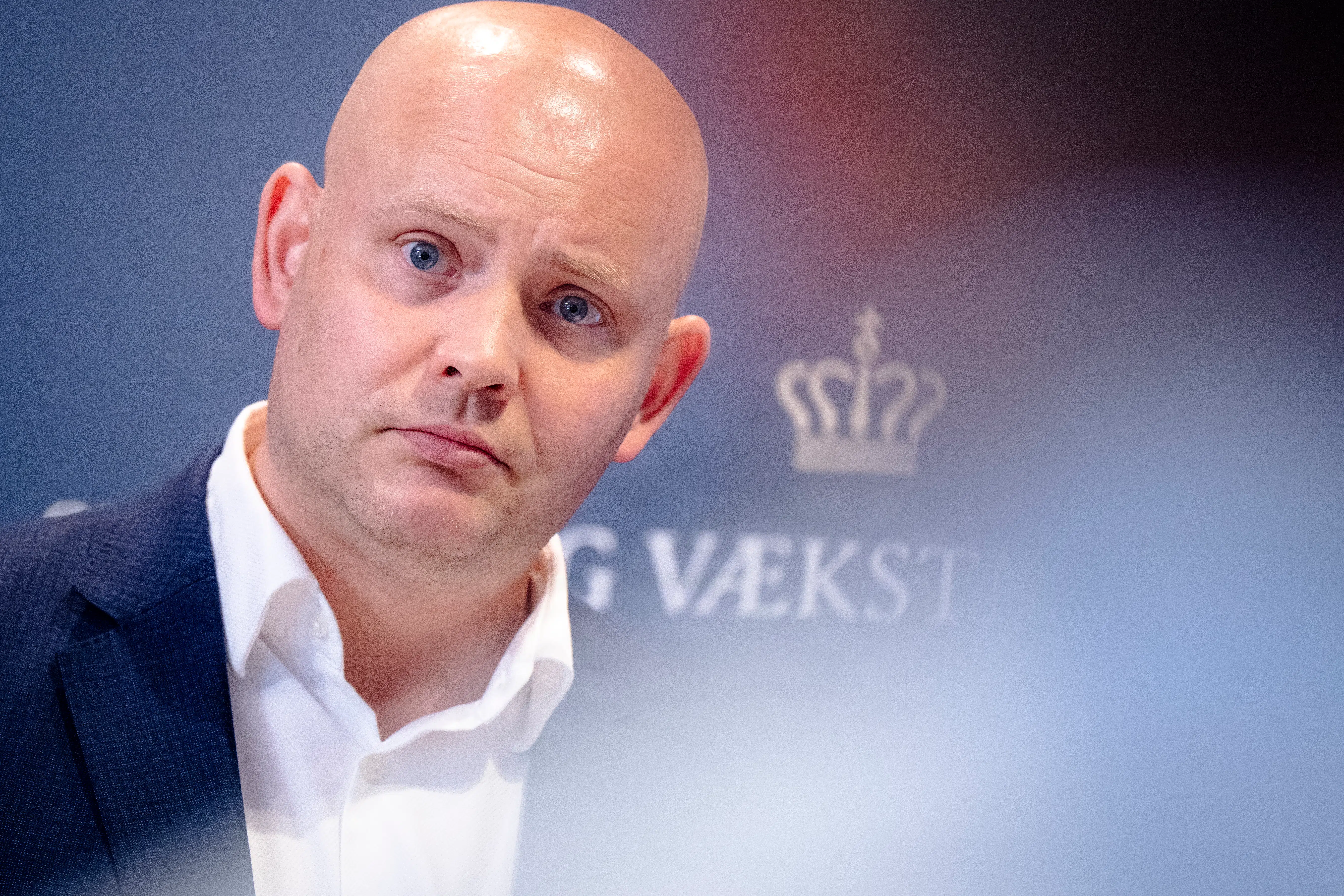 Danes spend less on food, but government pushes costly VAT proposal