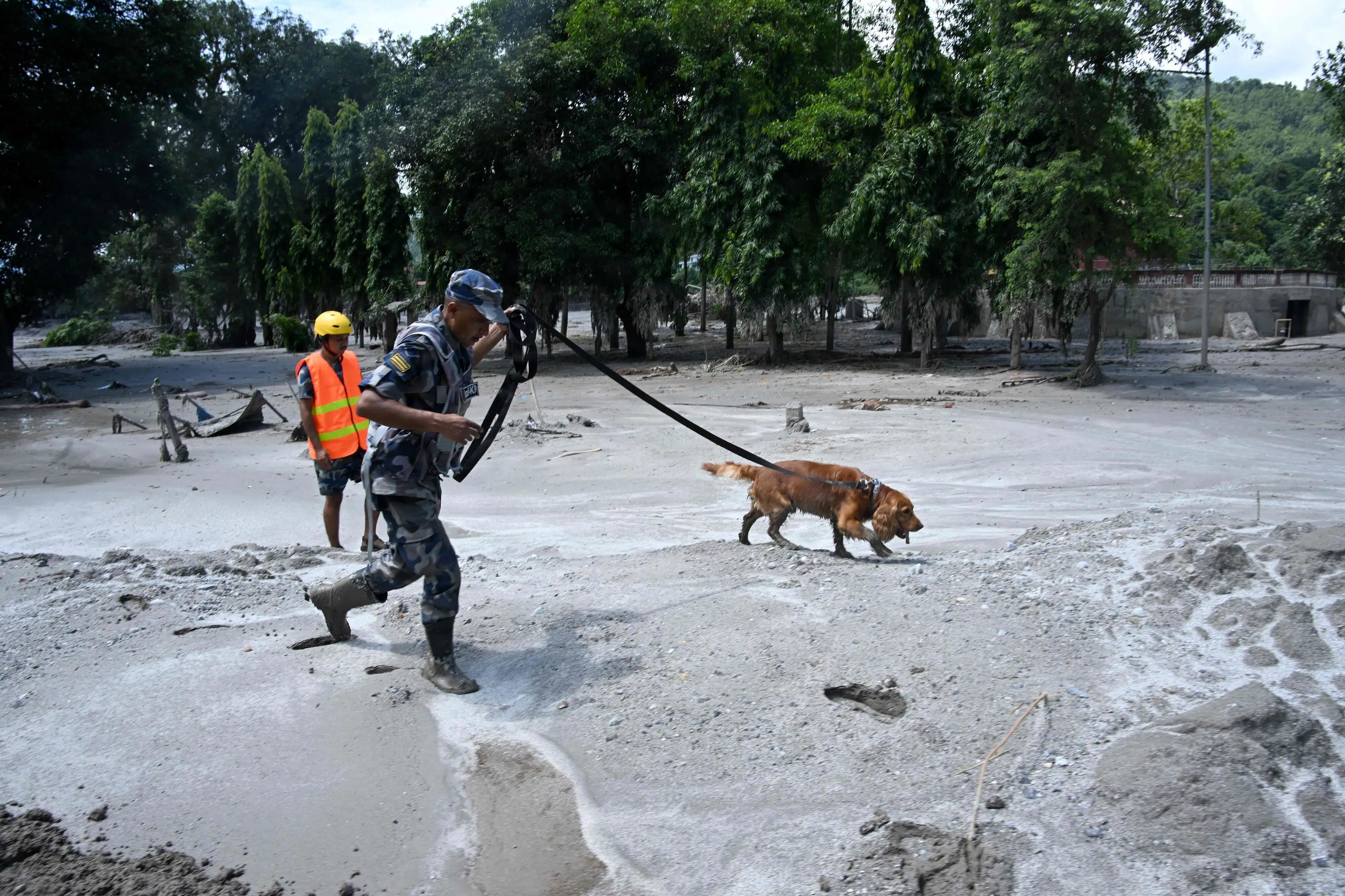 Artificial lake threatens new floods in Nepal and Tibet