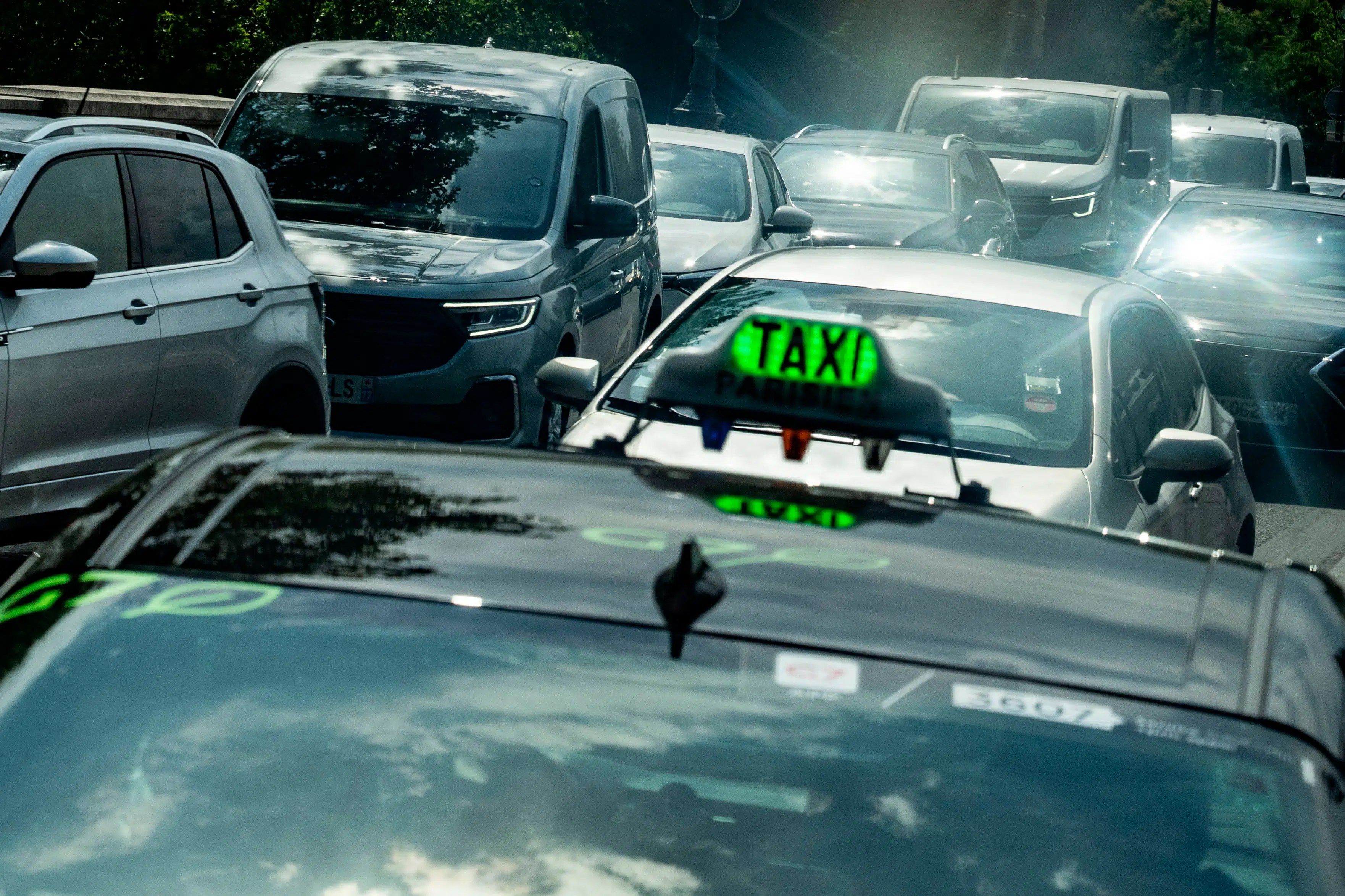 Chinese Car Brands Gain Traction in European Market, Hybrid Models Lead Surge