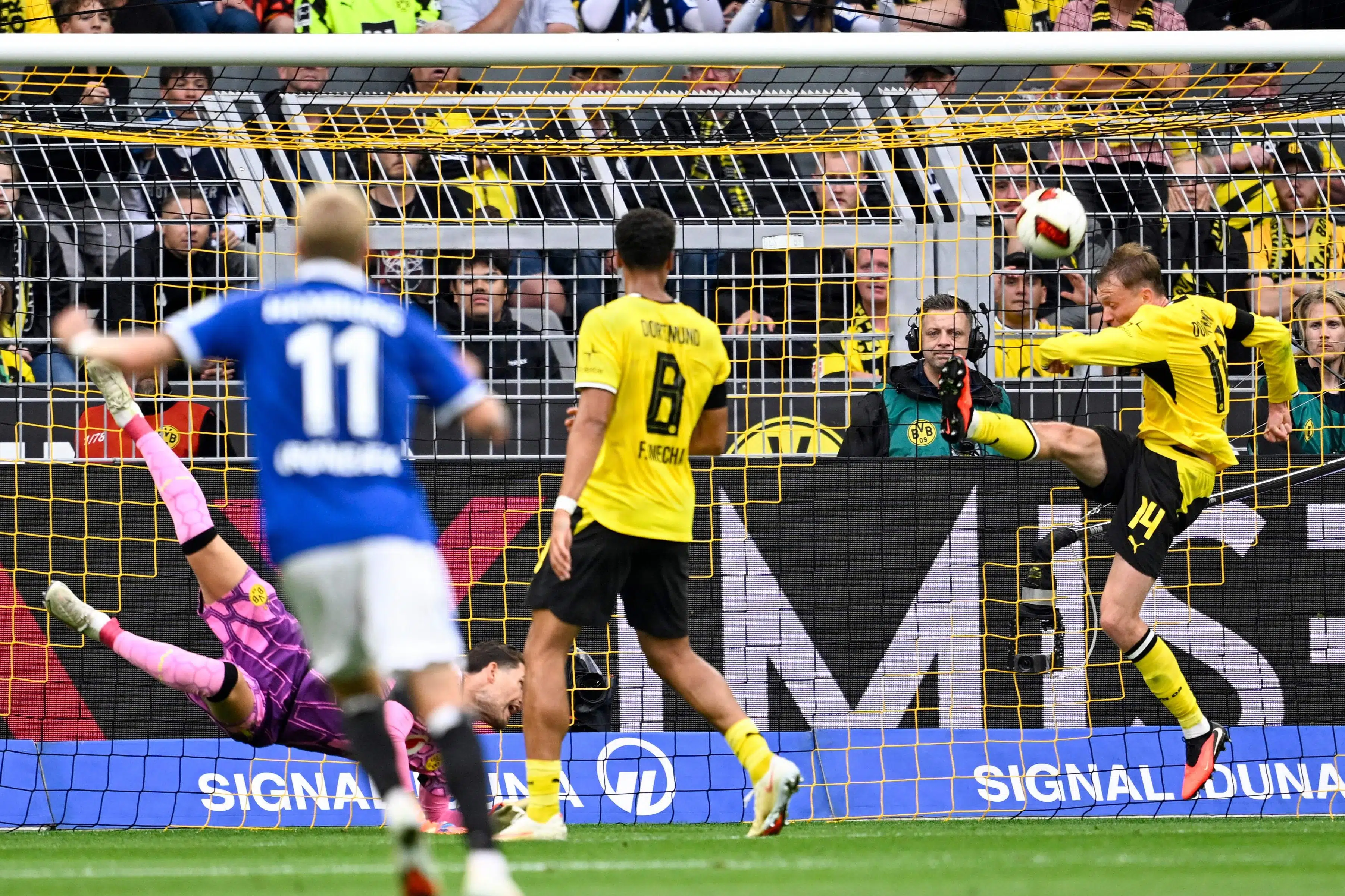 Grønbæk forces red card in loss to Dortmund