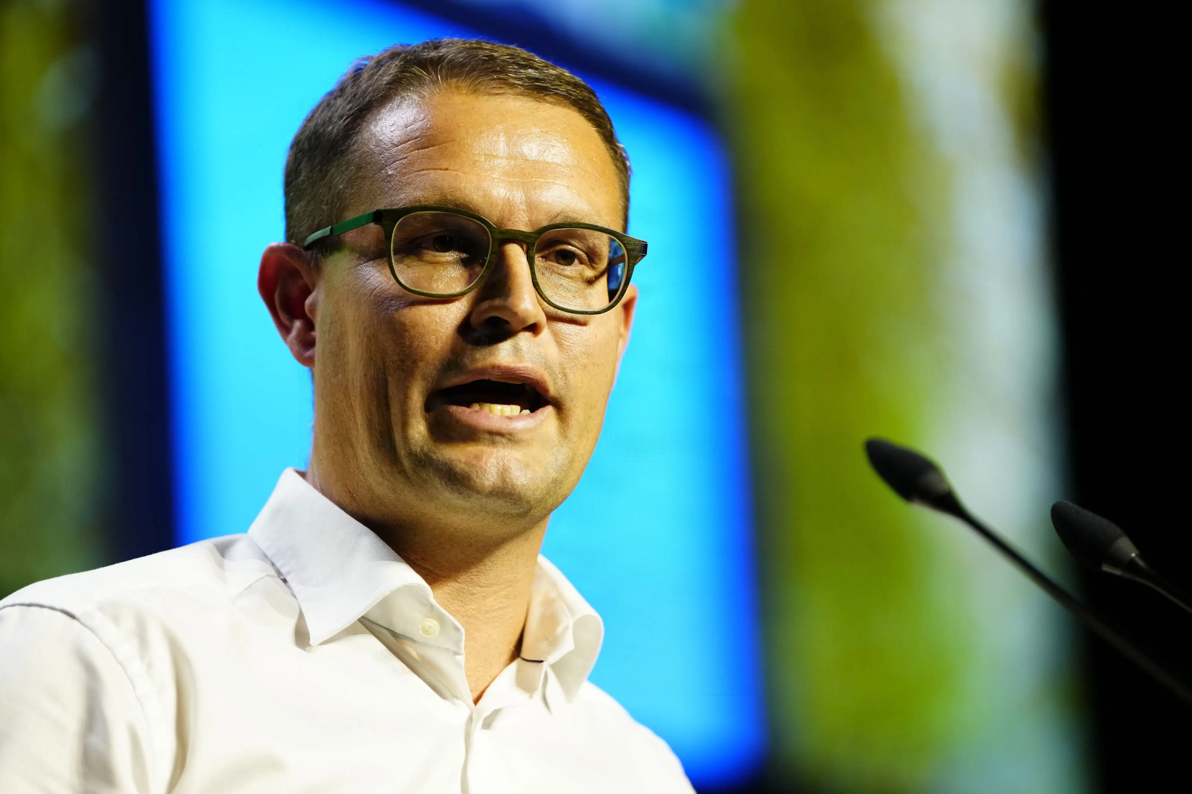 Minister heckled and met with horn blasts during speech to Danish farmers