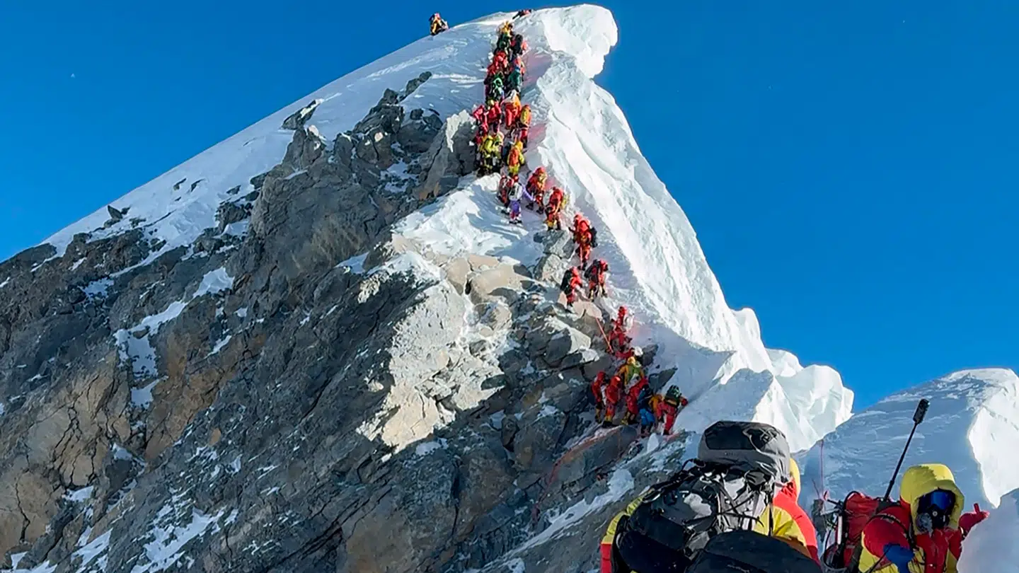 Tusindvis S tter Deres Spor Urin Skader Mount Everest Udland Tusindvis S tter Deres Spor Urin Skader Mount Everest Udland