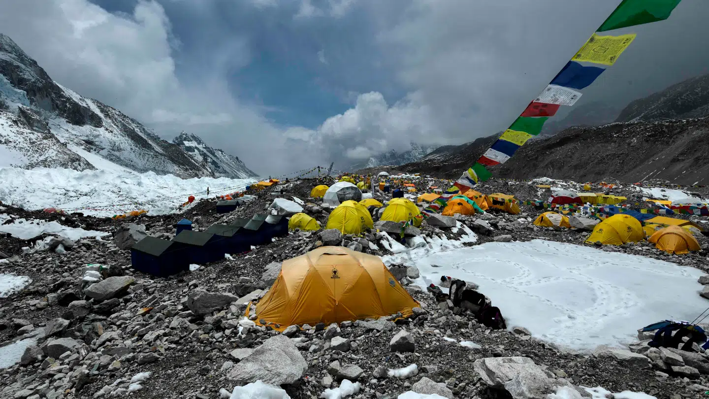 Tusindvis S tter Deres Spor Urin Skader Mount Everest Udland Tusindvis S tter Deres Spor Urin Skader Mount Everest Udland