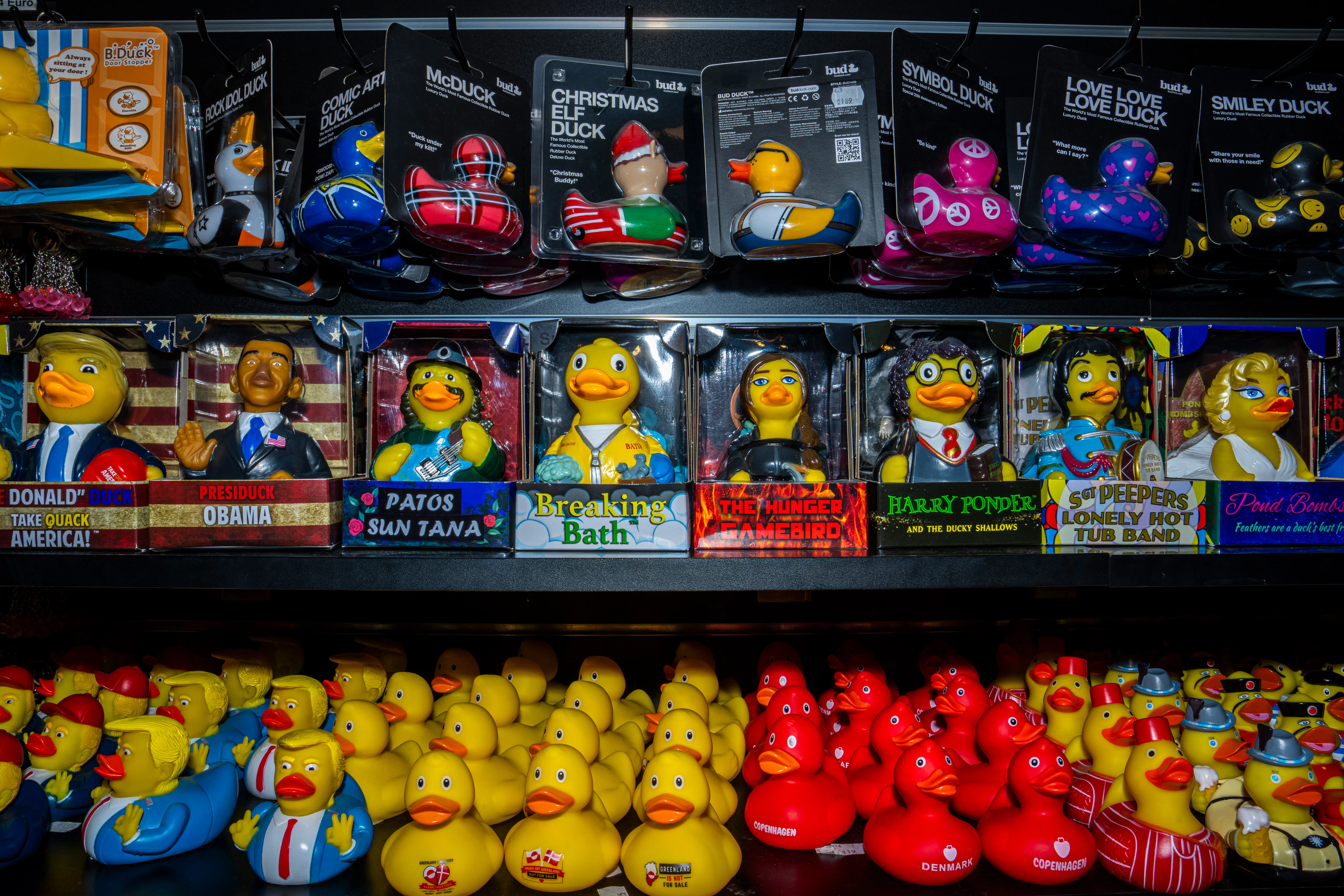 Gummiænder klædt ud som Donald Trump: Sådan har souvenirbutikker erobret Strøget