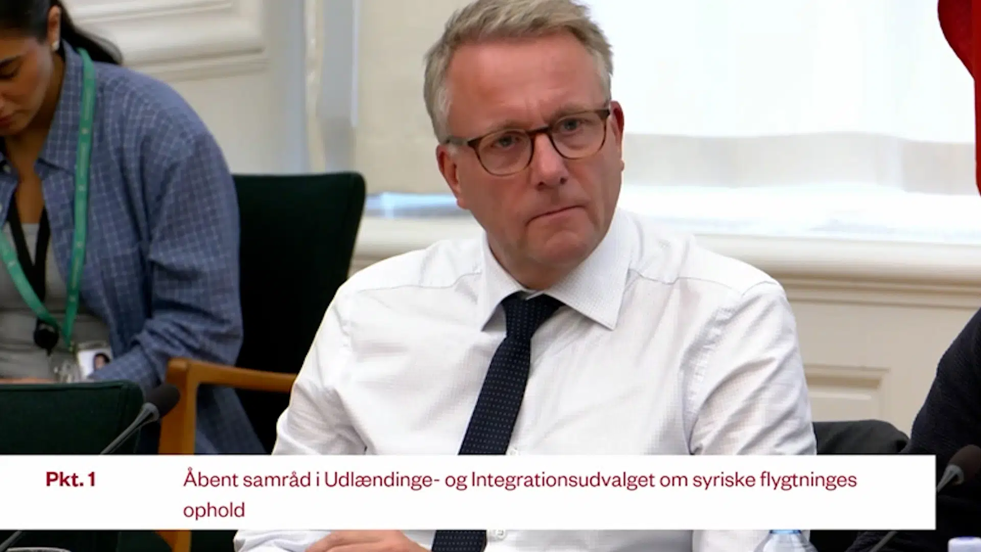 I 41 minutter skød de løs på ministeren: Den vigtigste kampplads i dansk politik blev udstillet på bistert samråd