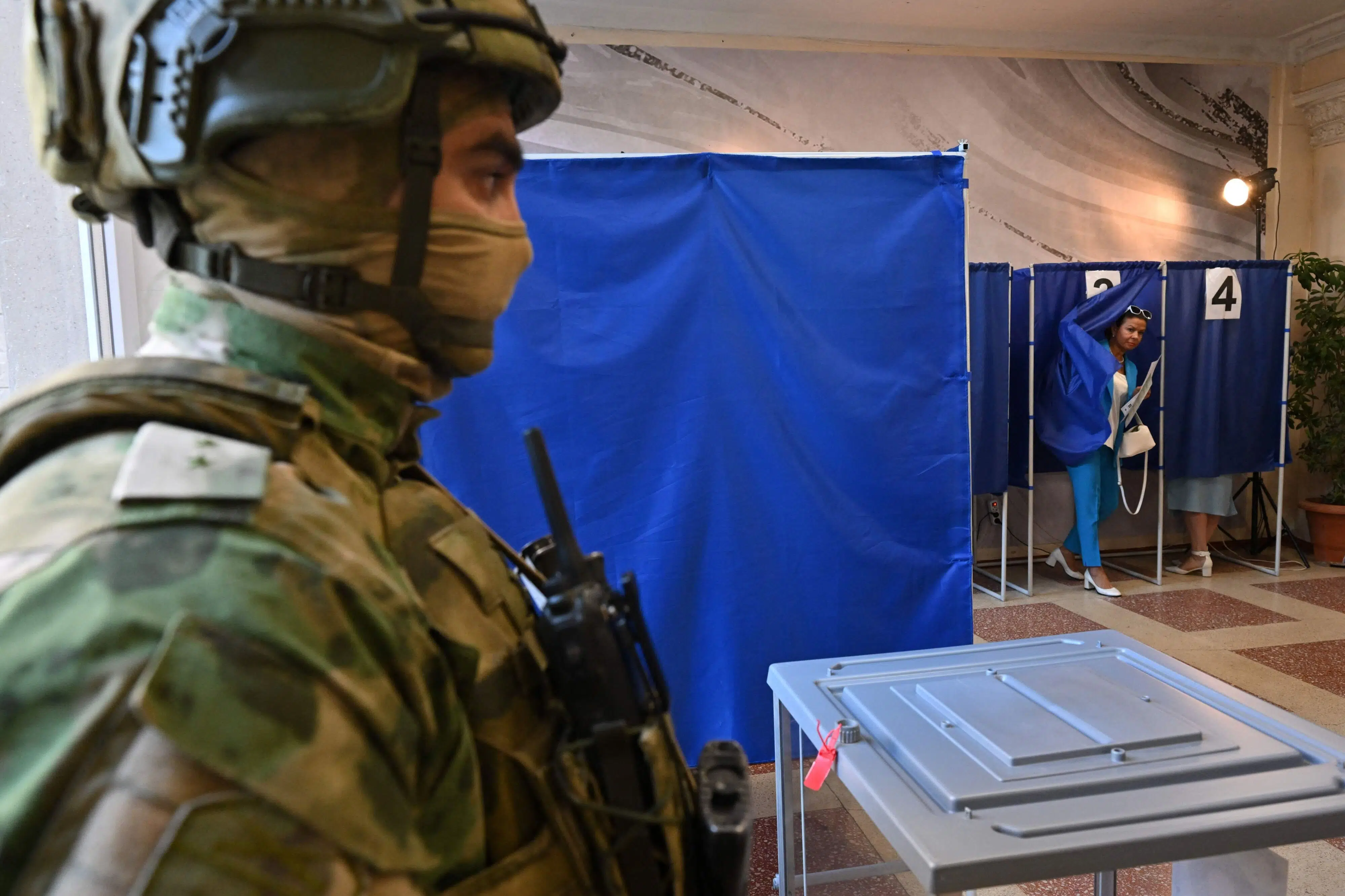 Annekterede ukrainske regioner stemmer til russisk valg