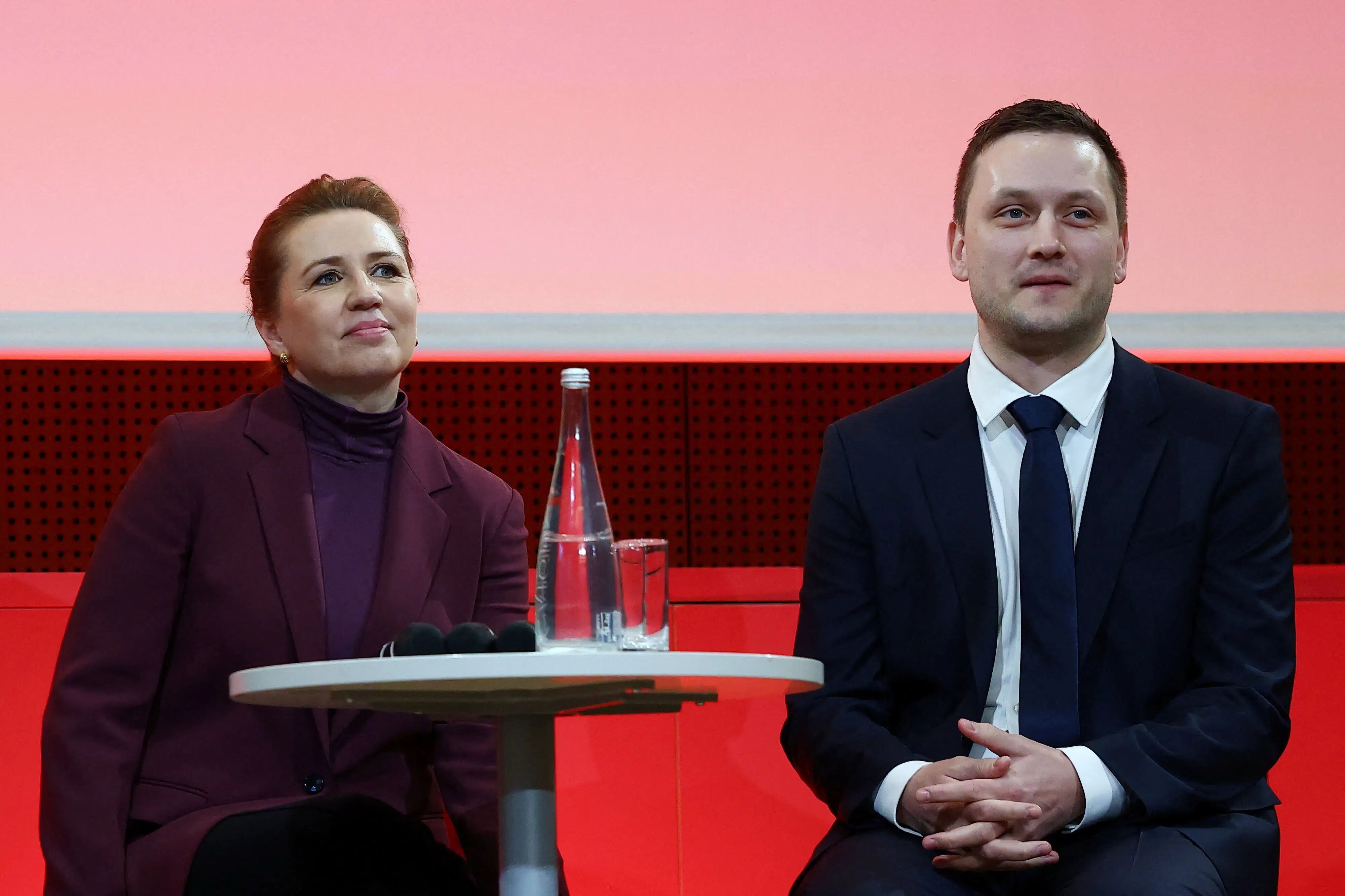 Mette Frederiksen og Jens-Frederik Nielsen flyver til USA