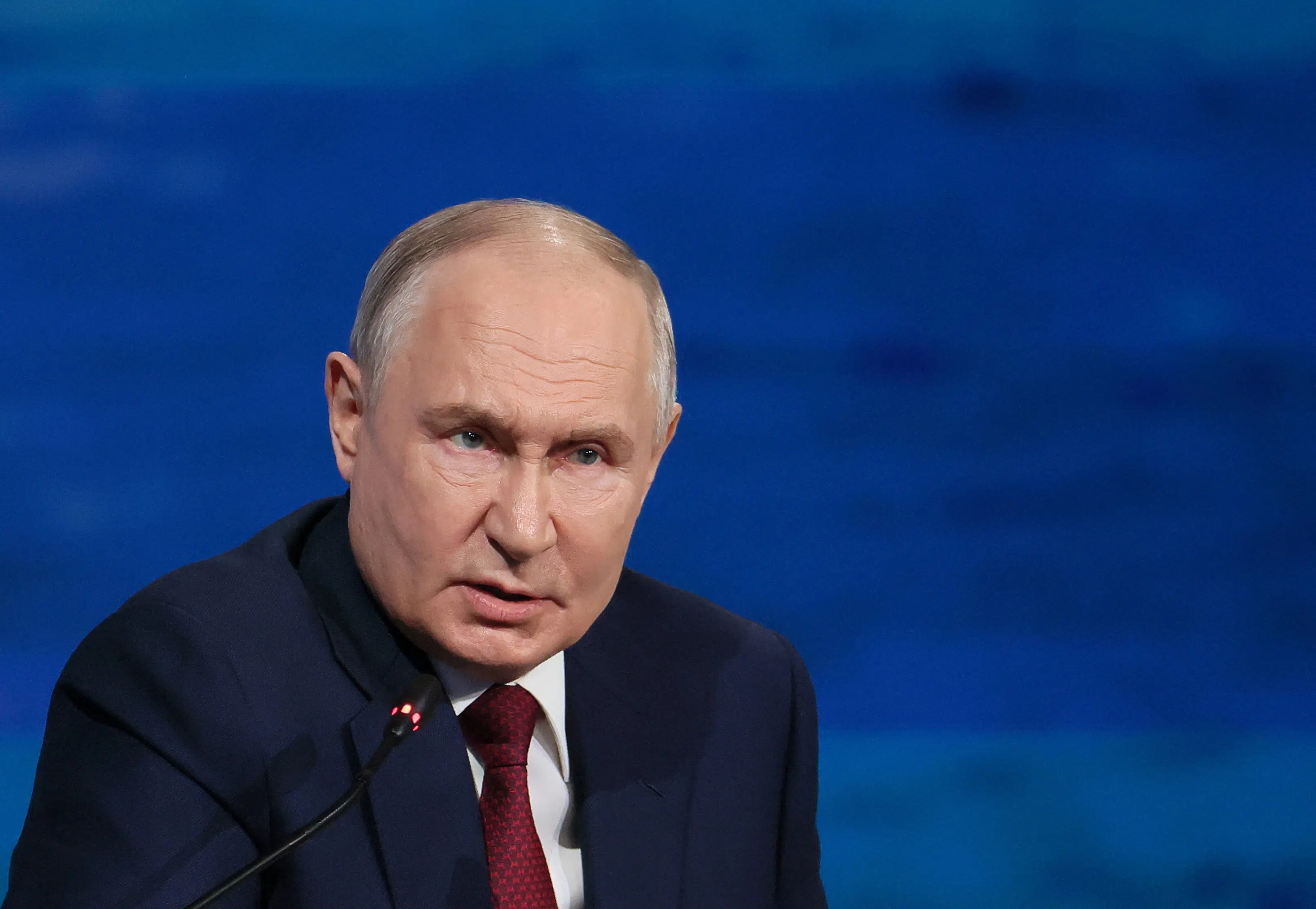 Russiske sanktioner hænger i en tynd tråd. Ved midnatstid kan Putin blive taget af EUs sanktionsliste