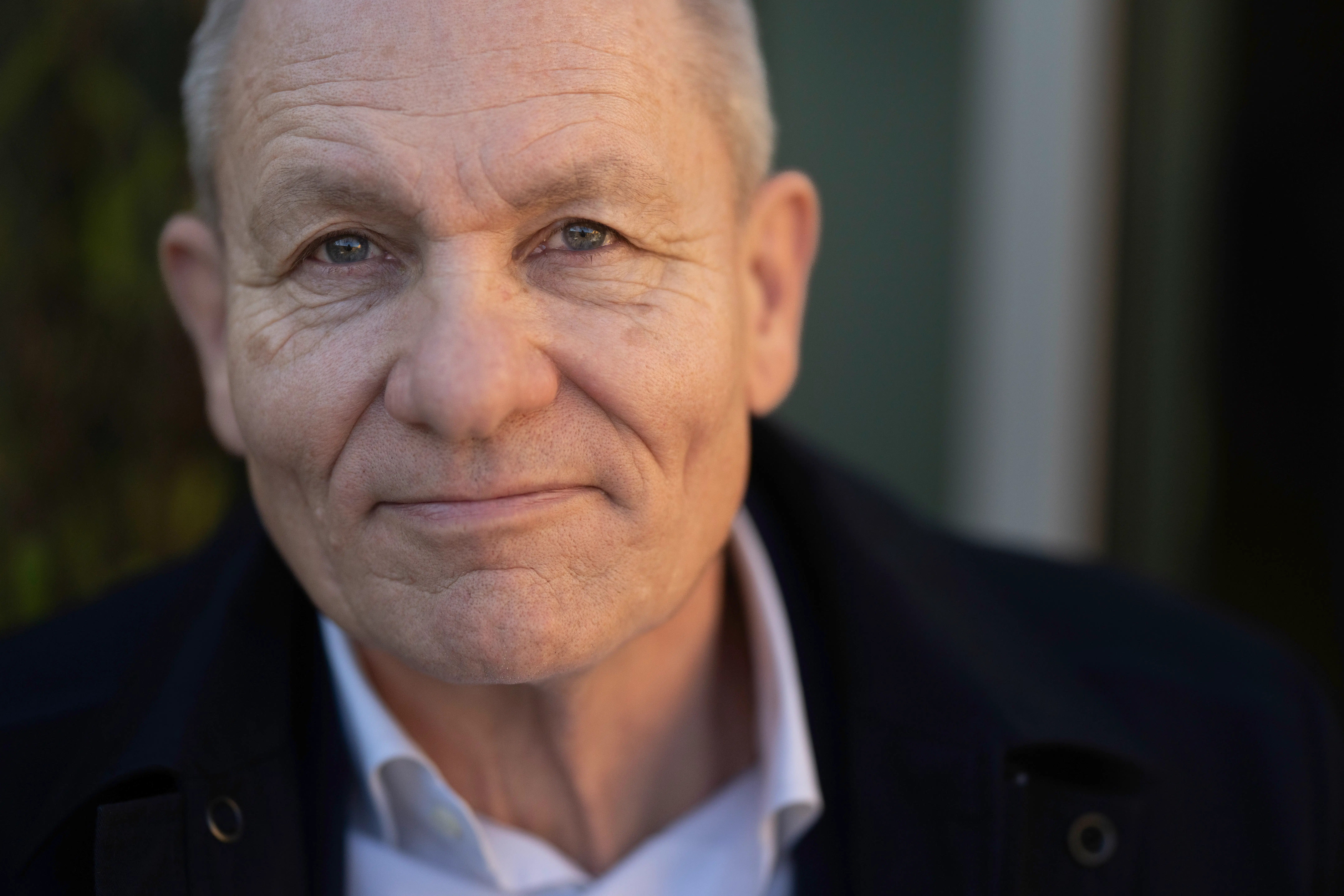Jens Løgstrup har tjent styrtende på sine aktier: Så stort afkast kan 3.000 kroner om måneden give dig
