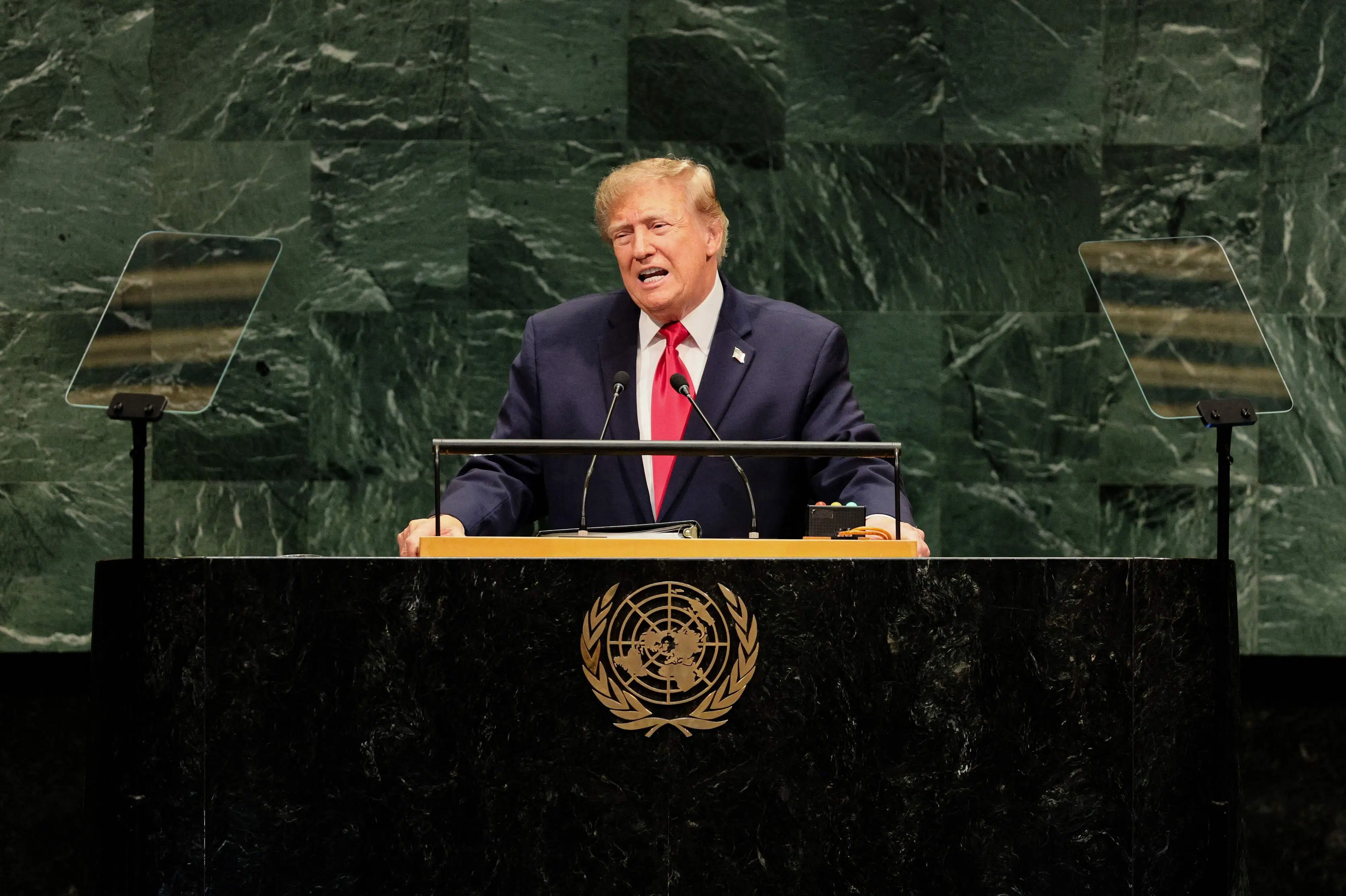 Trump i FN-tale: USA vil bygge to baser i Grønland
