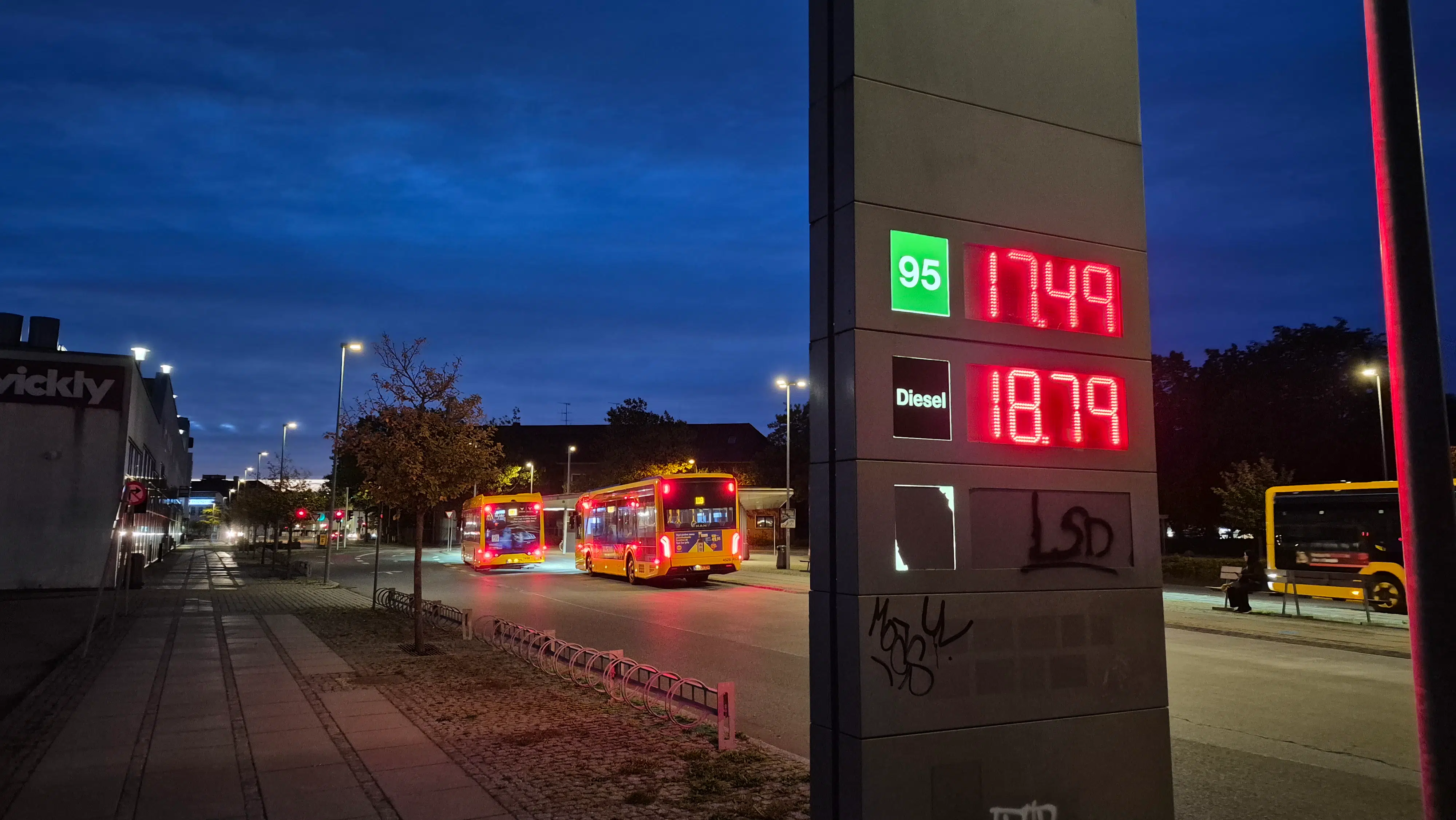 Olien falder til under 100 dollar pr. tønde