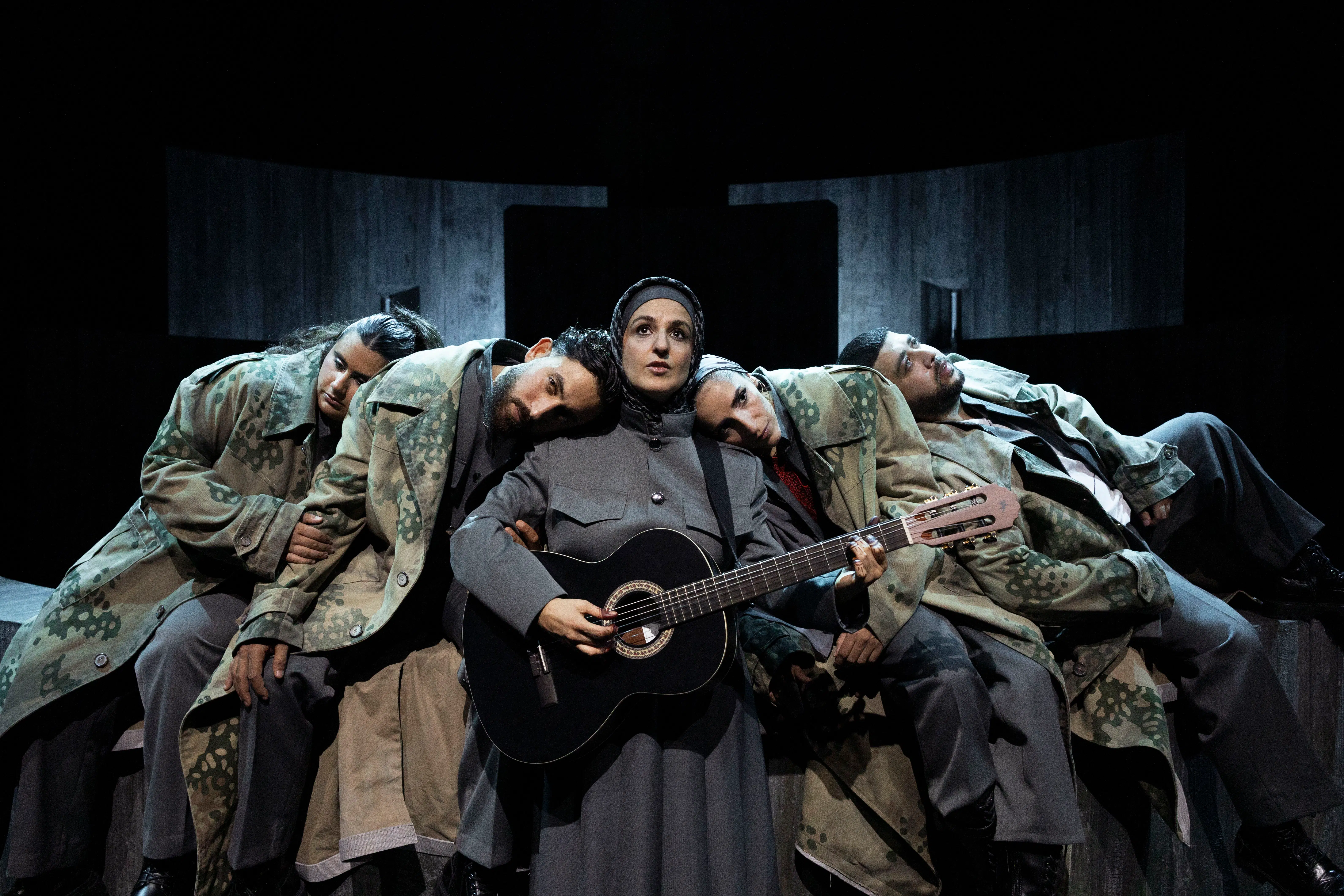 Det Kongelige Teater åbner en vigtig dør med forestillingen om Yahya Hassan og hans søskende
