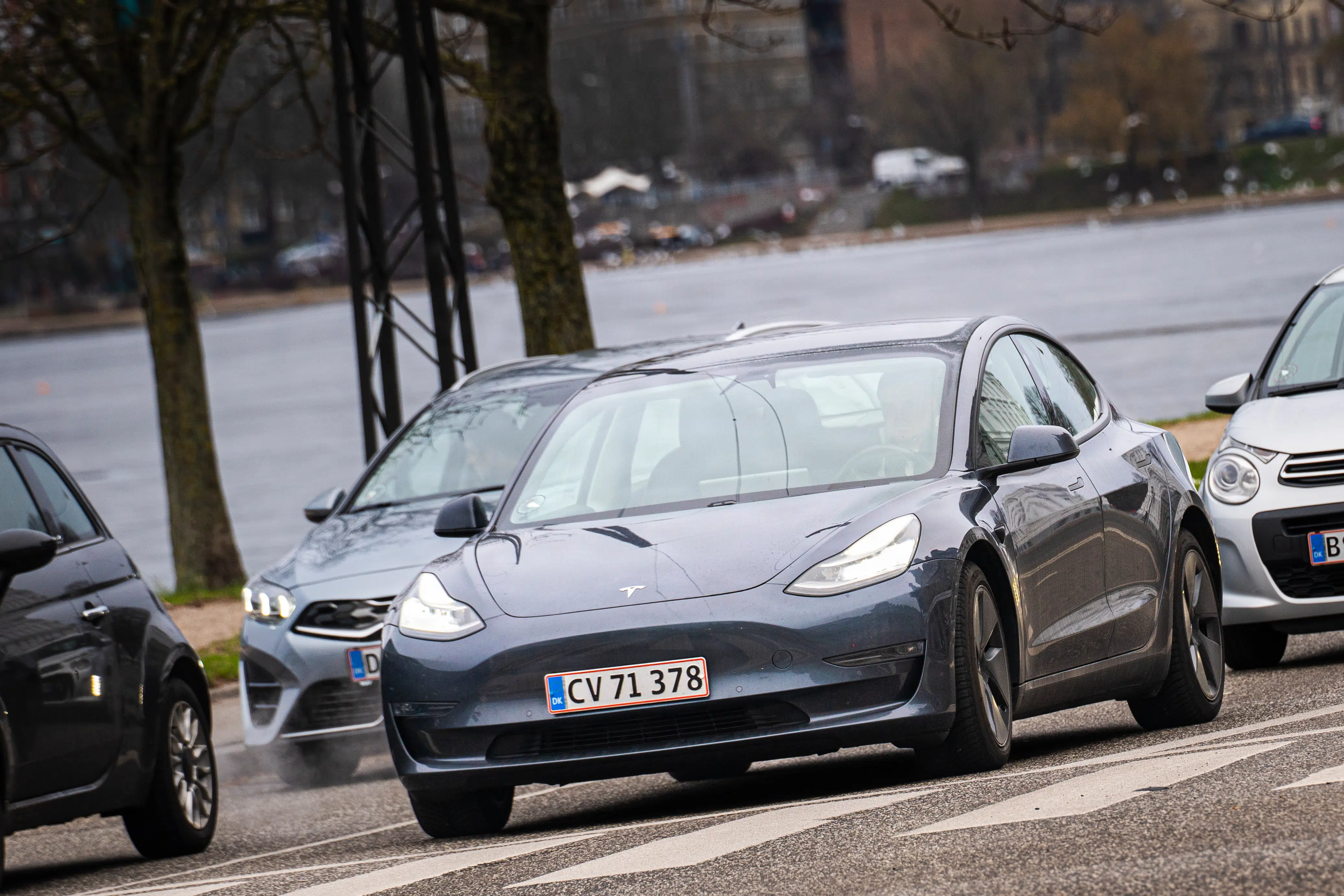 Business-overblik: Tesla runder dansk milepæl efter prisbombe