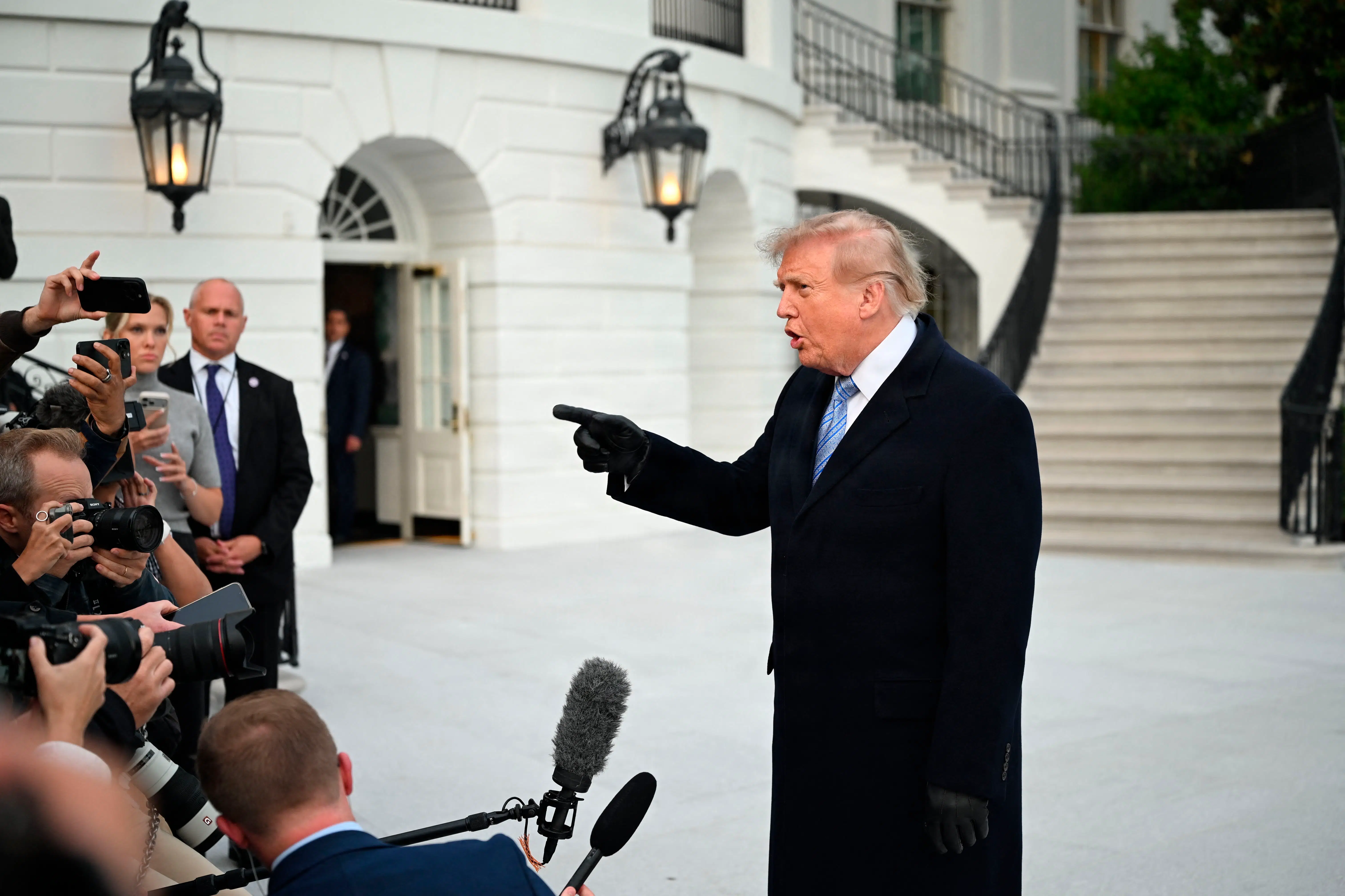 Konservative podcastere vender Trump ryggen – og en demokrat stormer frem