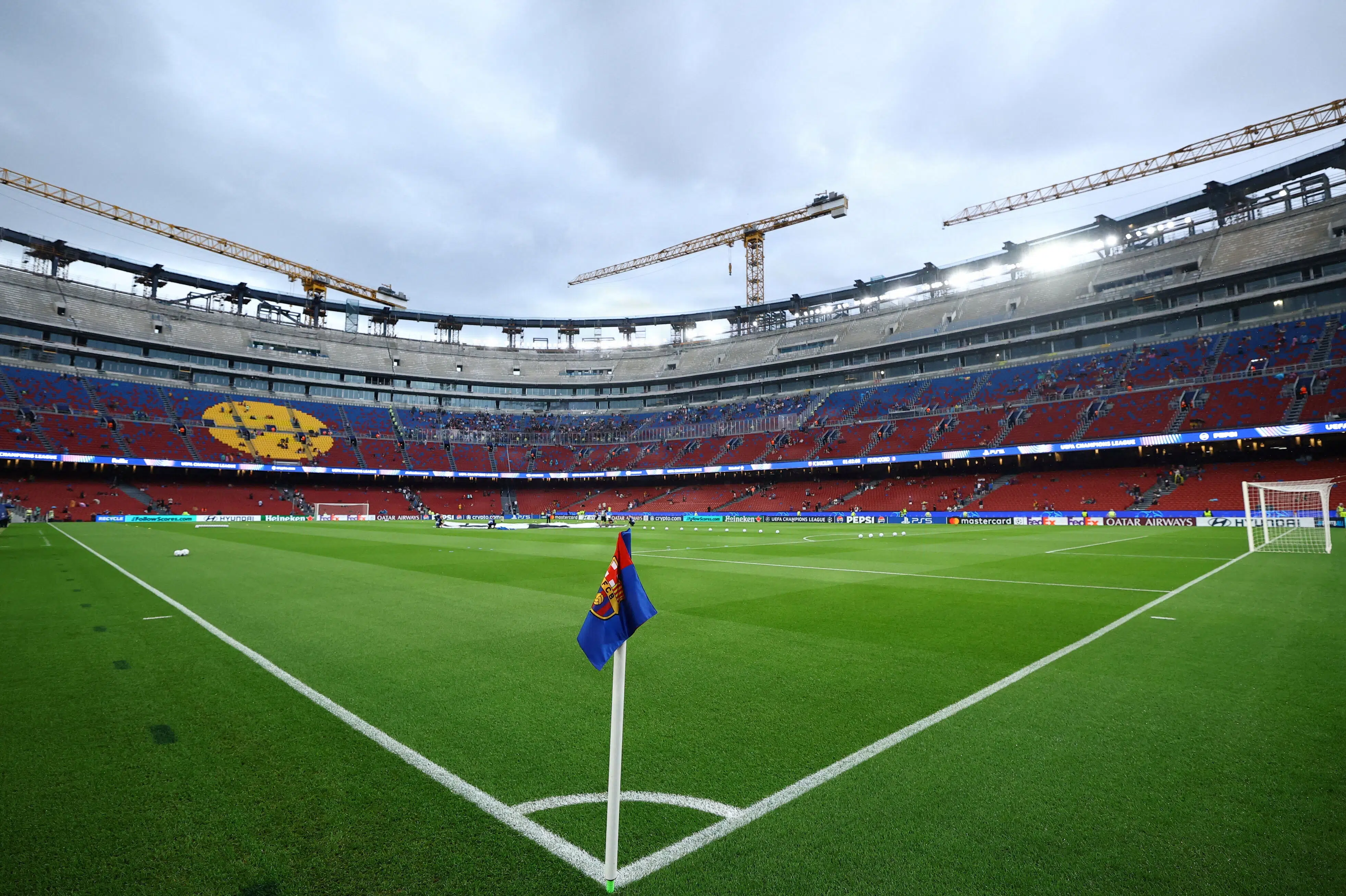 Barcelona optager ny gæld for at færdigbygge Camp Nou
