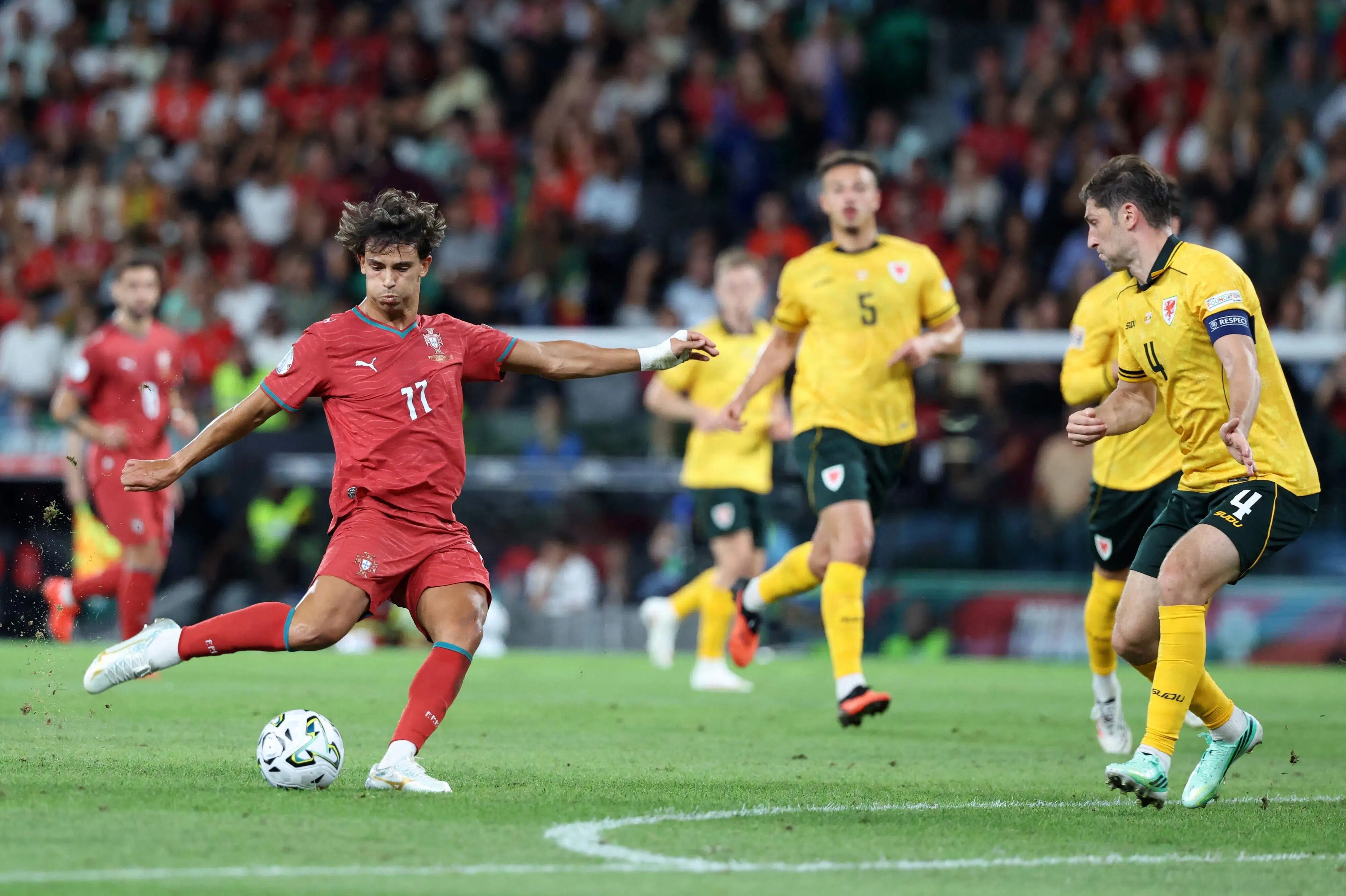 Portugal slår Wales knebent i Danmarks gruppe