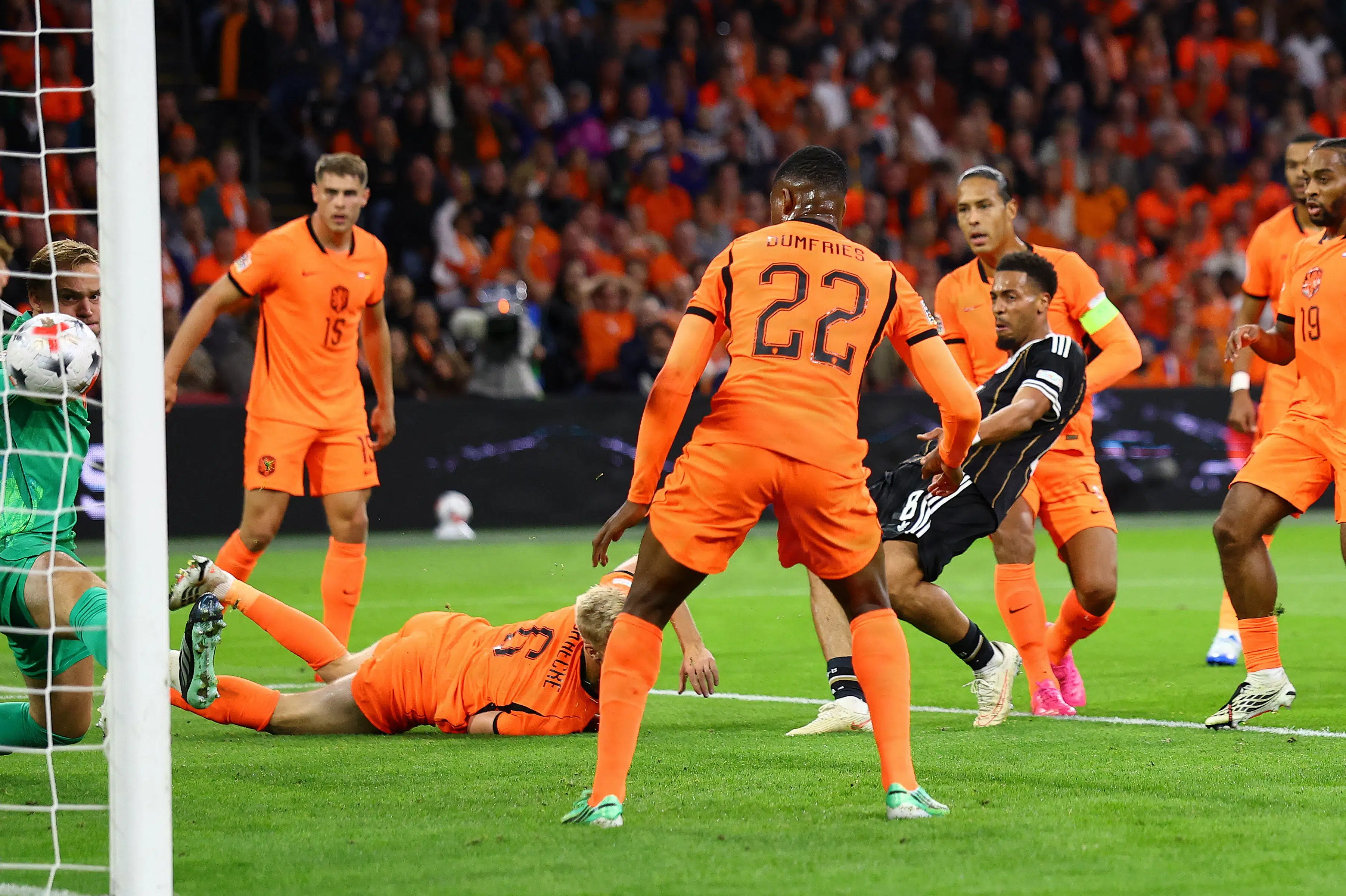 Uskarpe Holland nupper point til sidst mod Tyskland