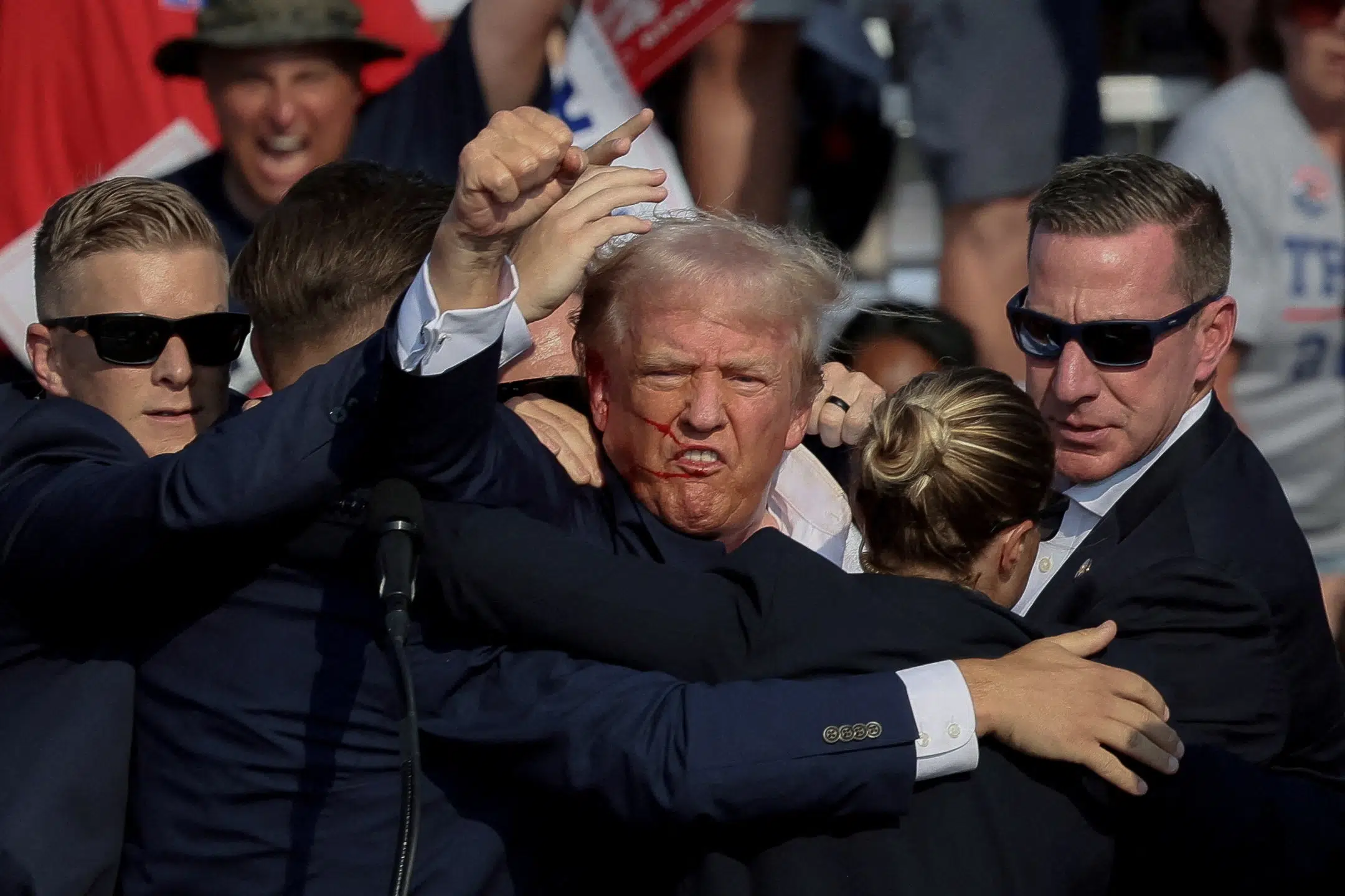 Tilskuer såret under attentat mod Trump på vælgermøde er død