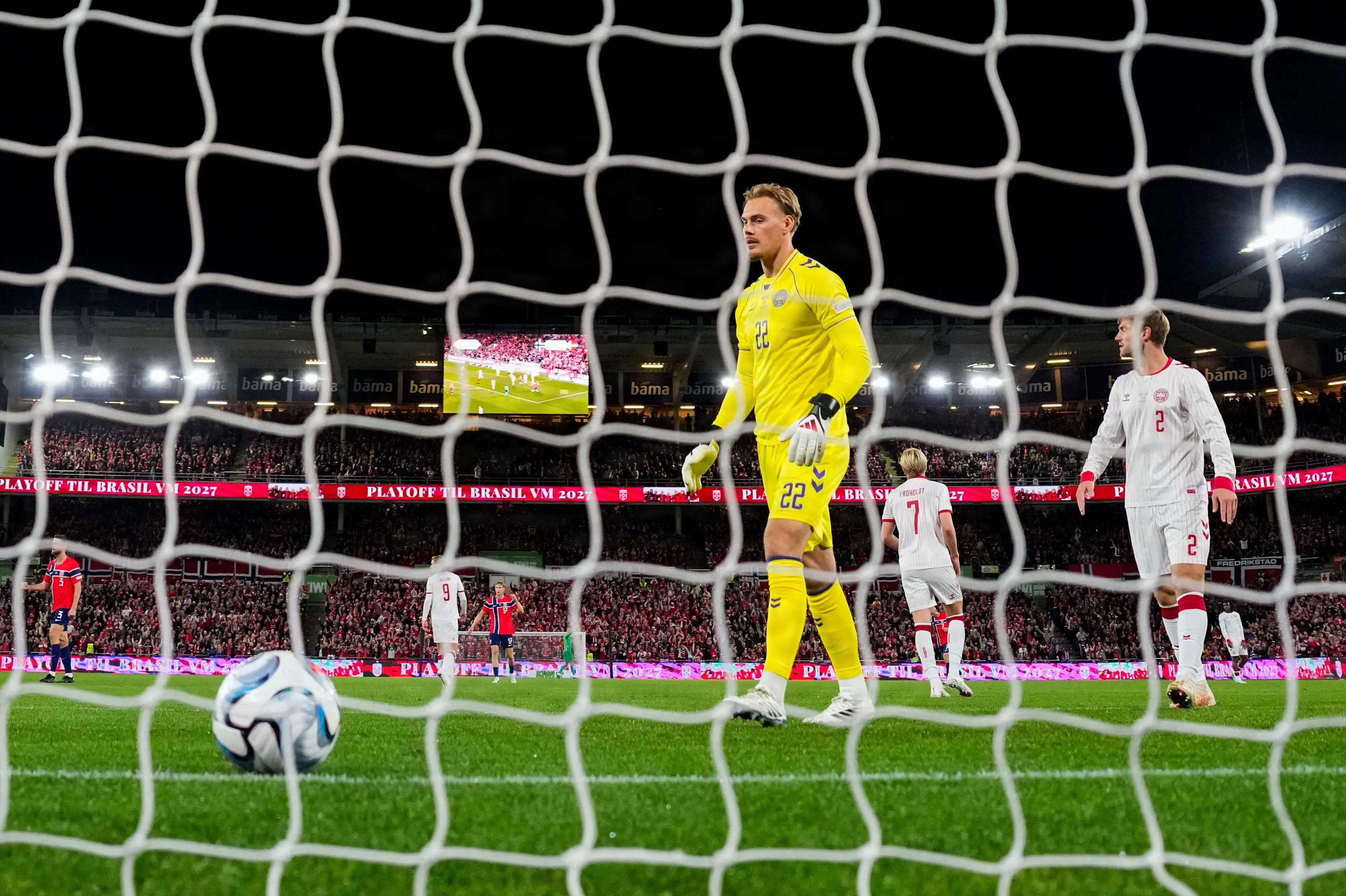 Slukøret dansk keeper tager norsk mål på sin kappe