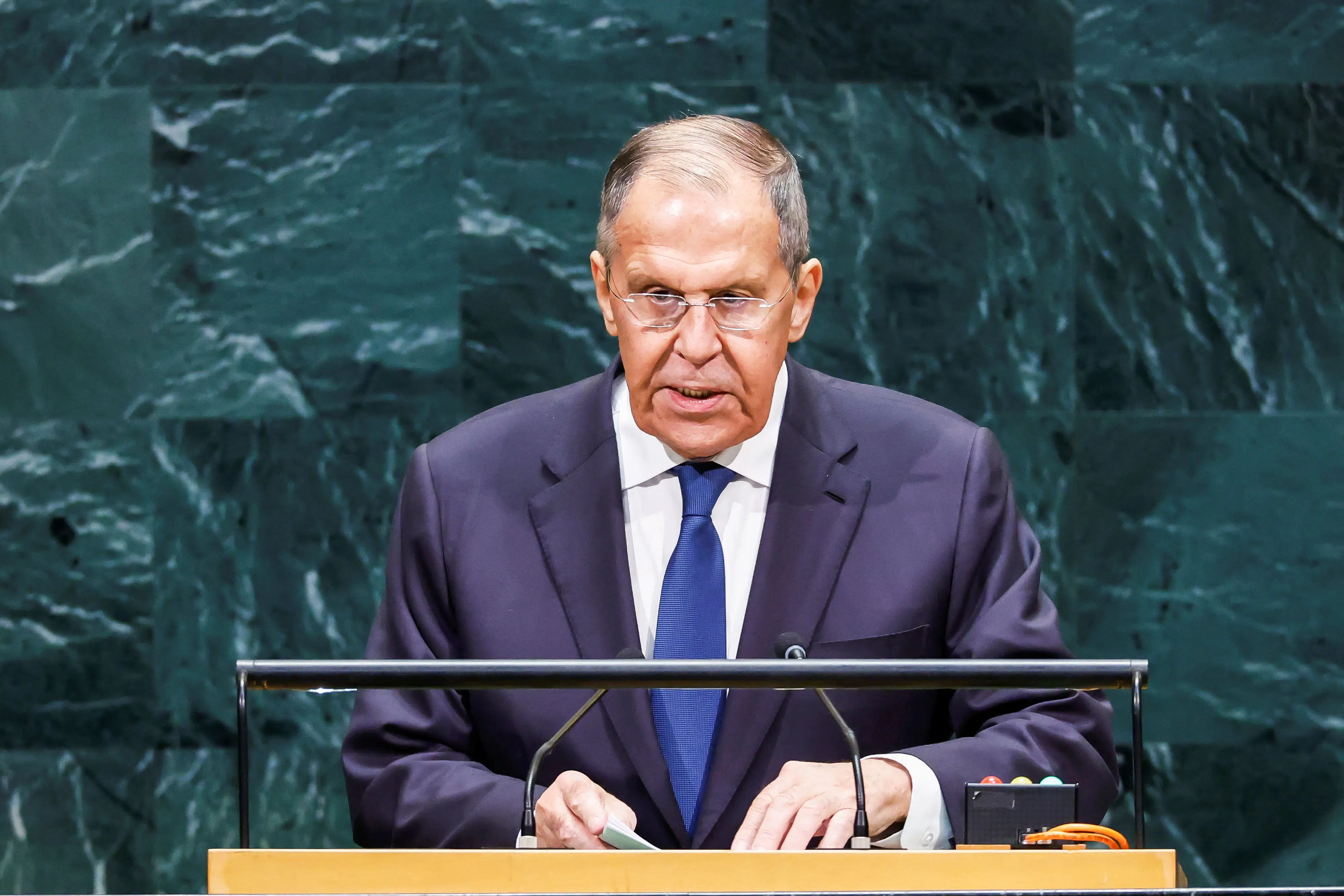 Netanyahu blev nærmest buhet ud. Putins håndlanger lyttede de høfligt til
