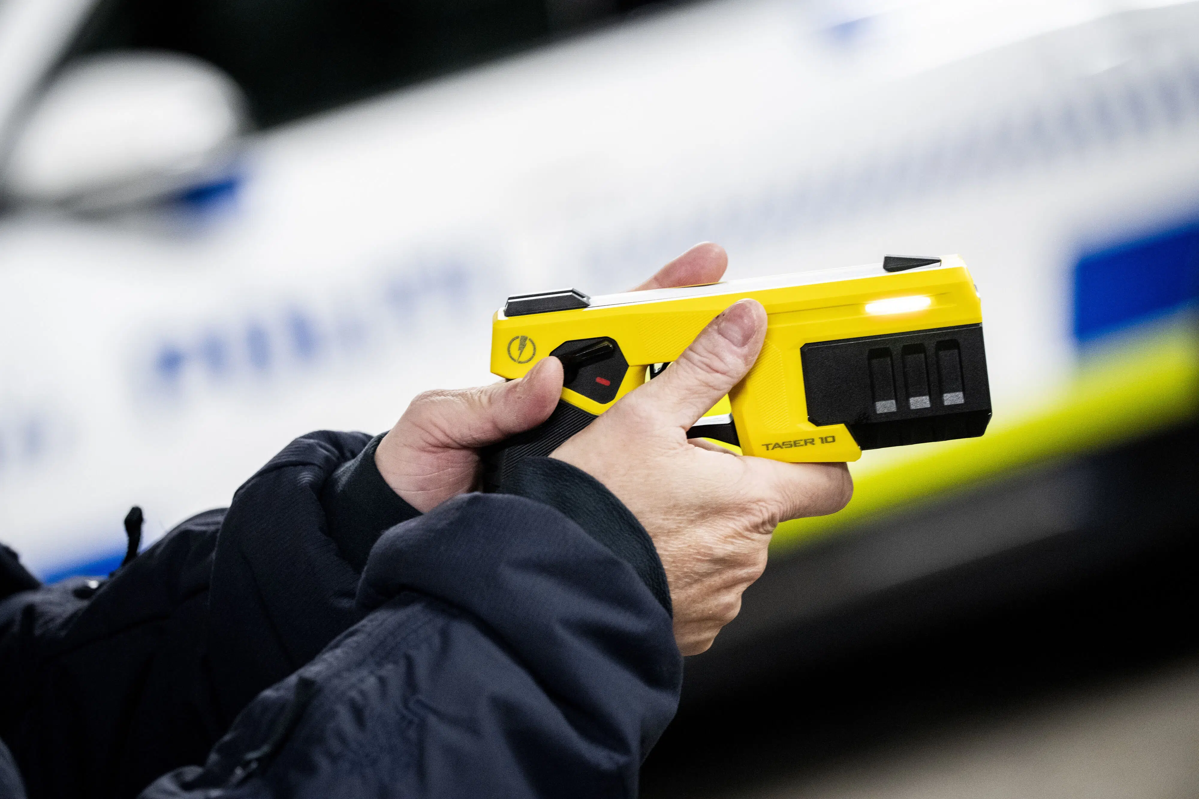 Efter to års forsøg: Strømpistoler skal rulles ud i hele landet