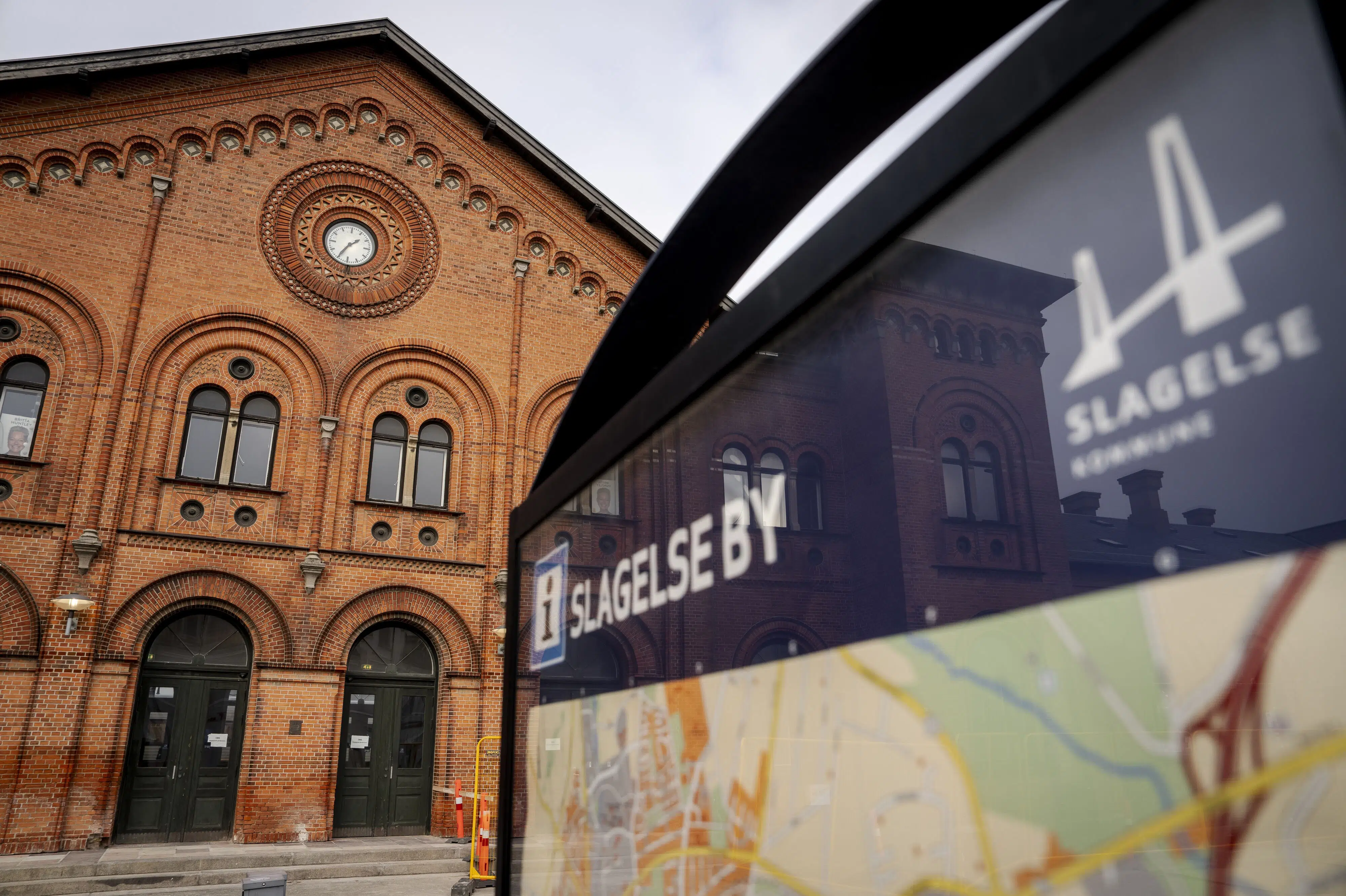 Sigtelse: 17-årig slog yngre mand med flaske i bus