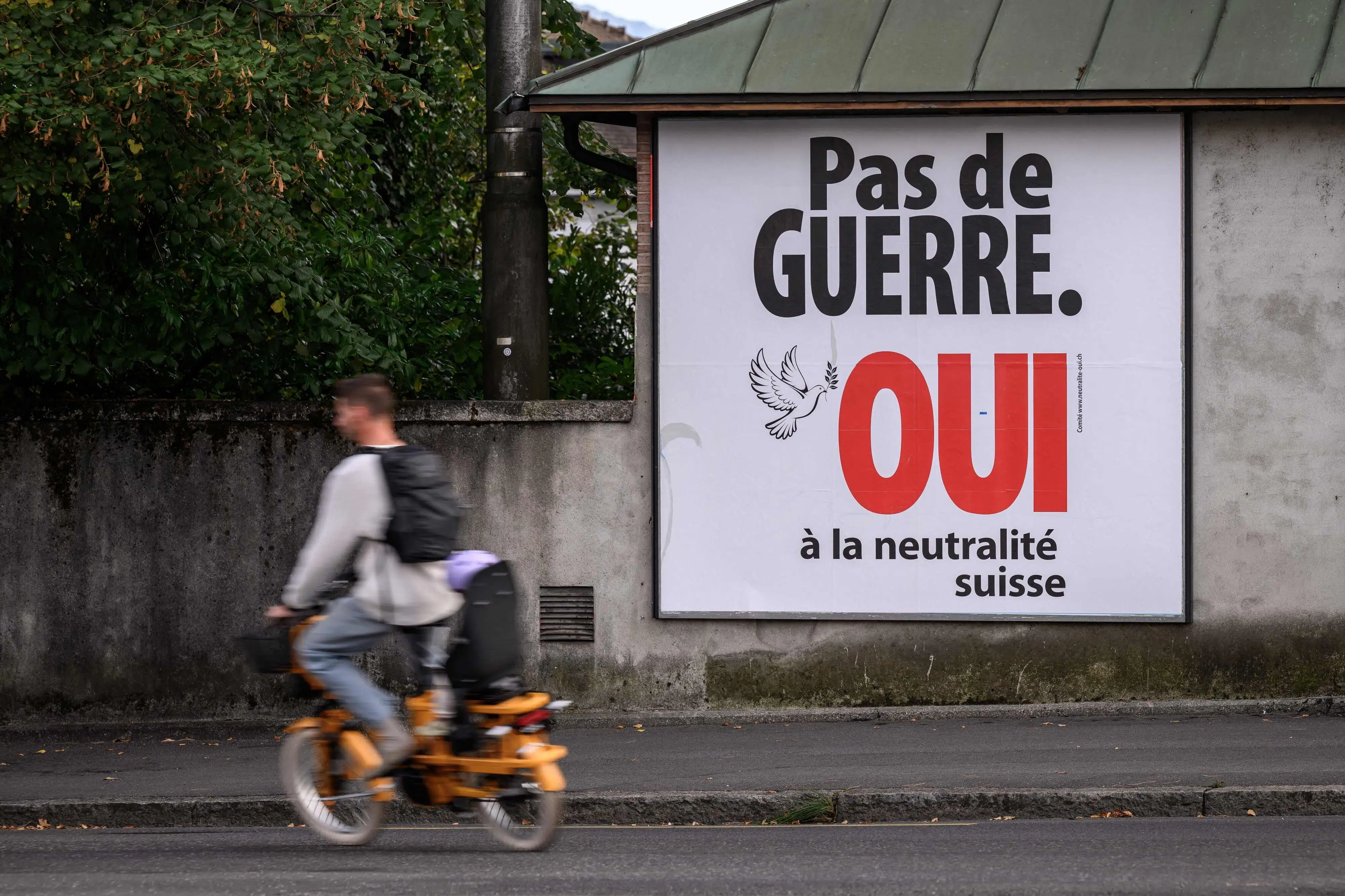 Schweizerne ser ud til at stemme nej til strengere neutralitet
