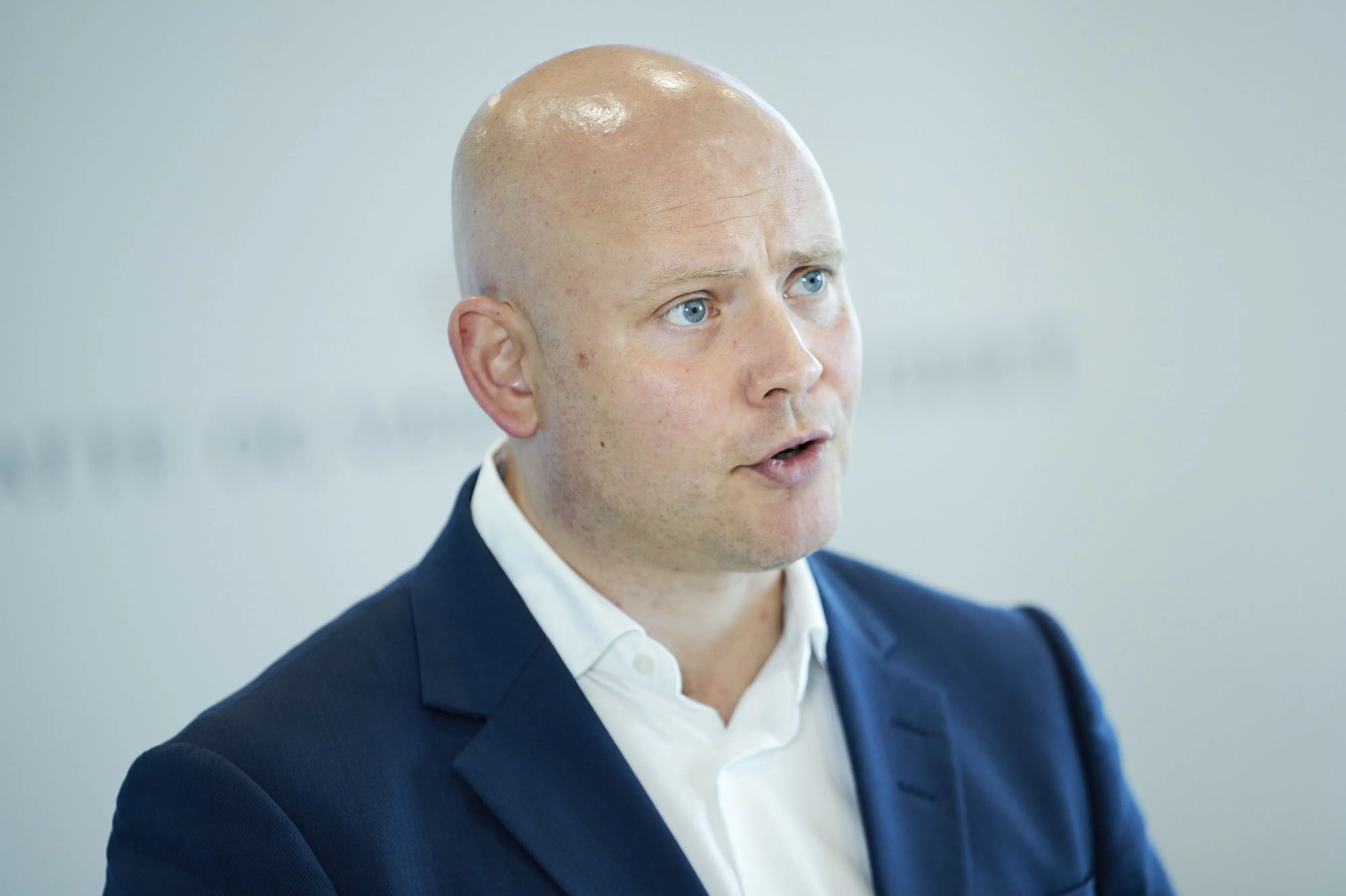 Regeringen vil afskaffe mellemskatten for 619.000 danskere