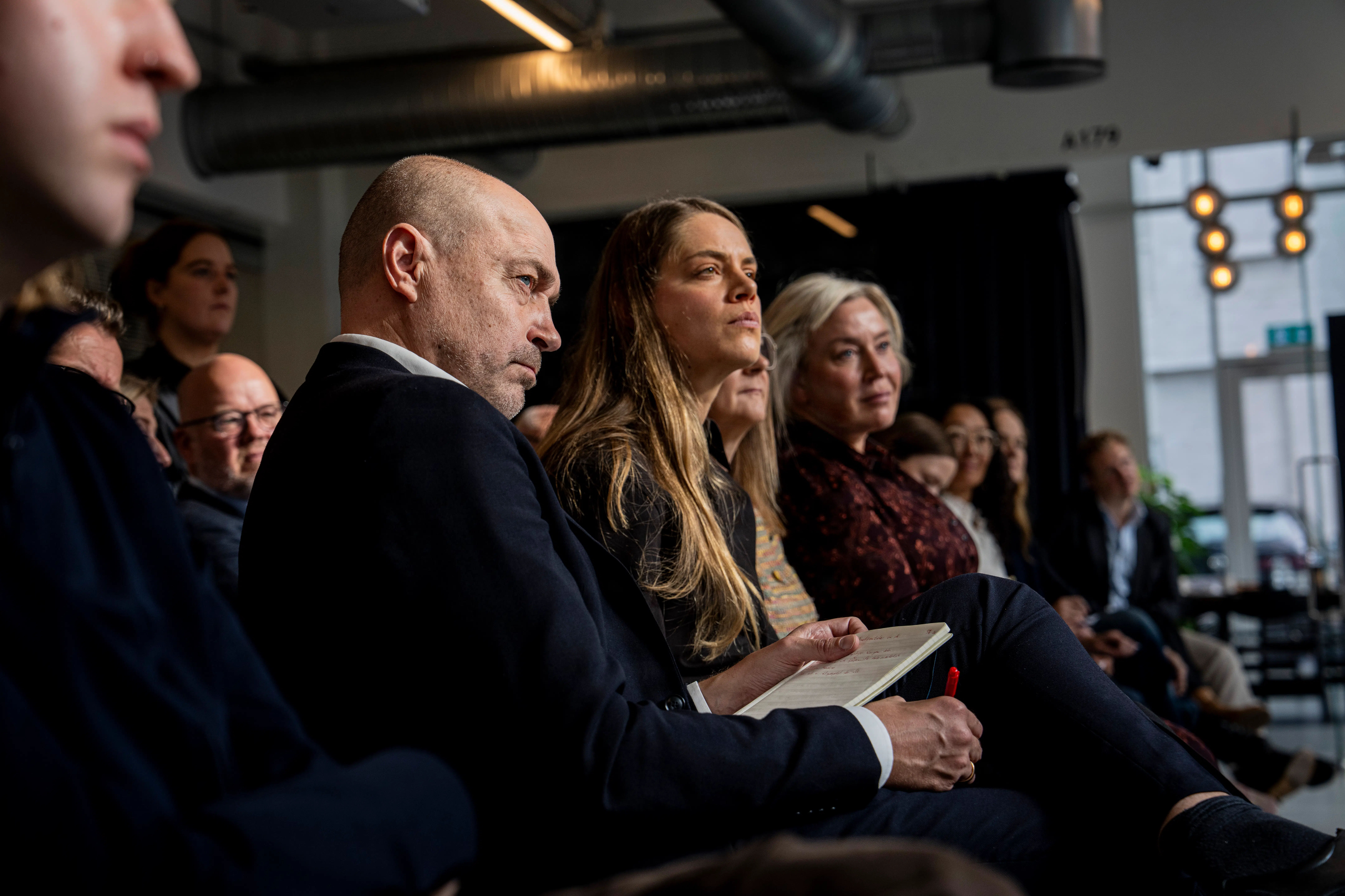 Magnus Heunicke har en AI-plan. Spørger man de unge selv, vil de kun have noget af den