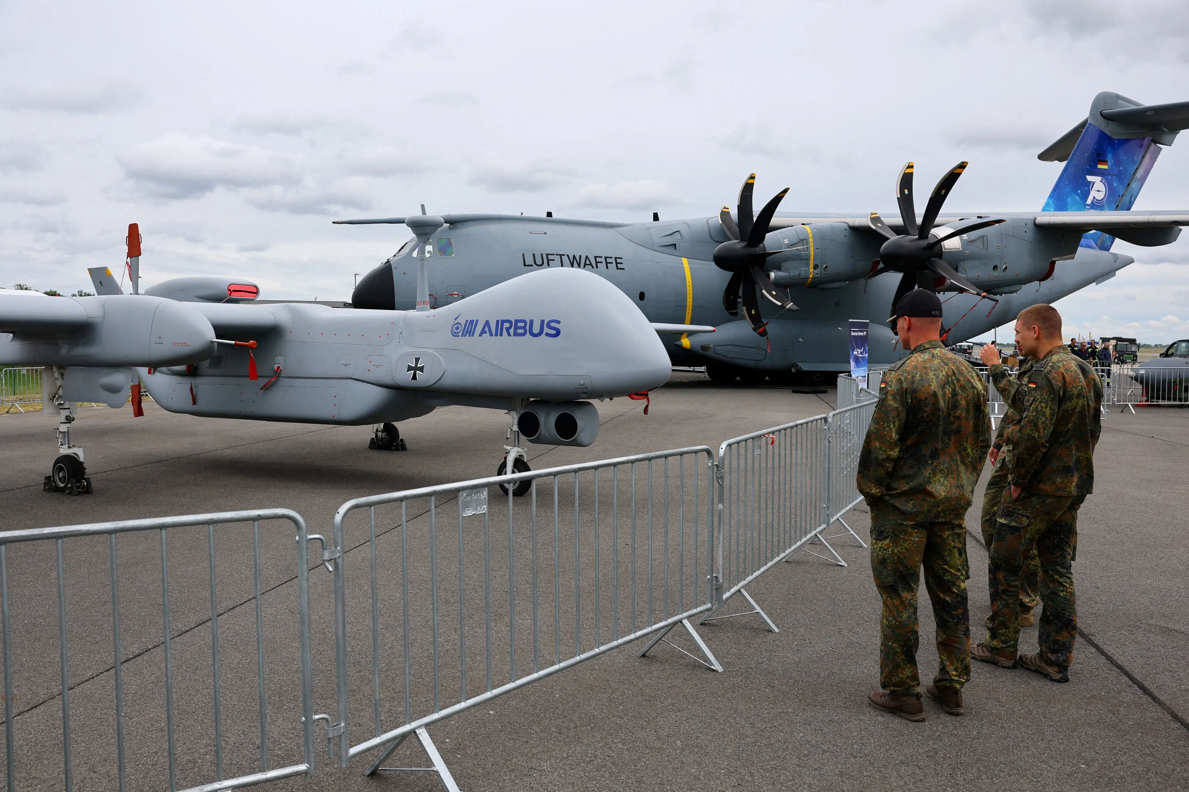 Militær overvågningsdrone på fem ton flyver for første gang over Danmark