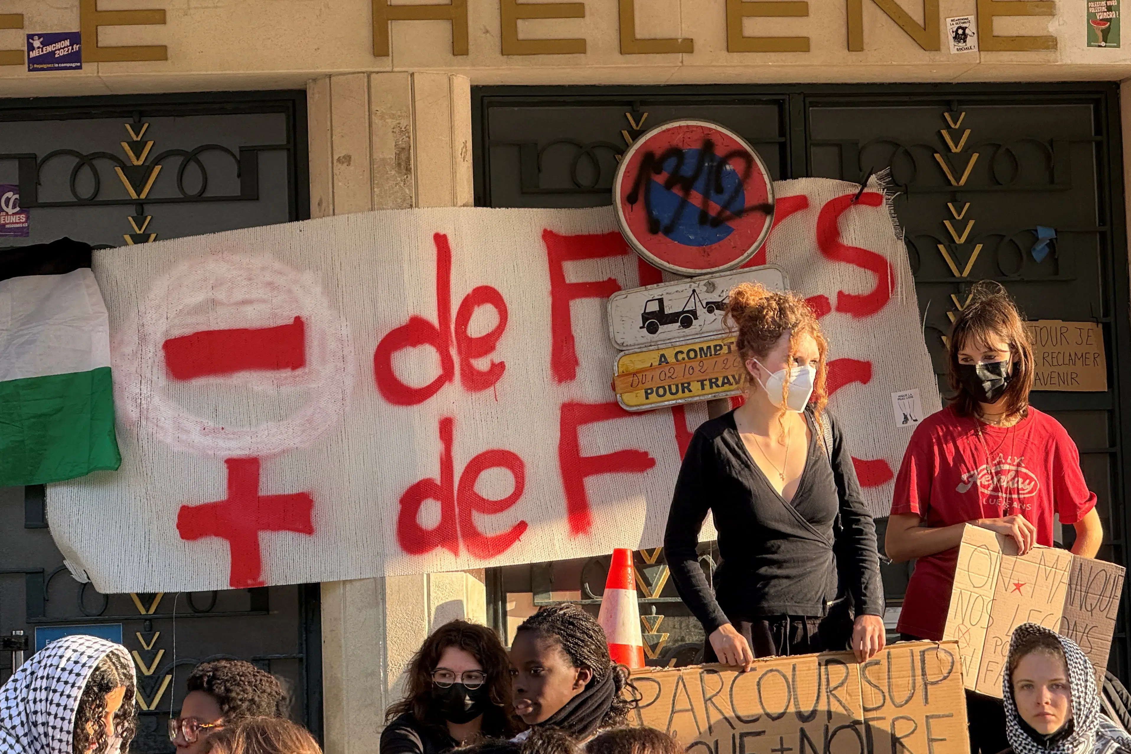 Over 400 er anholdt ved gymnasieprotester i Frankrig