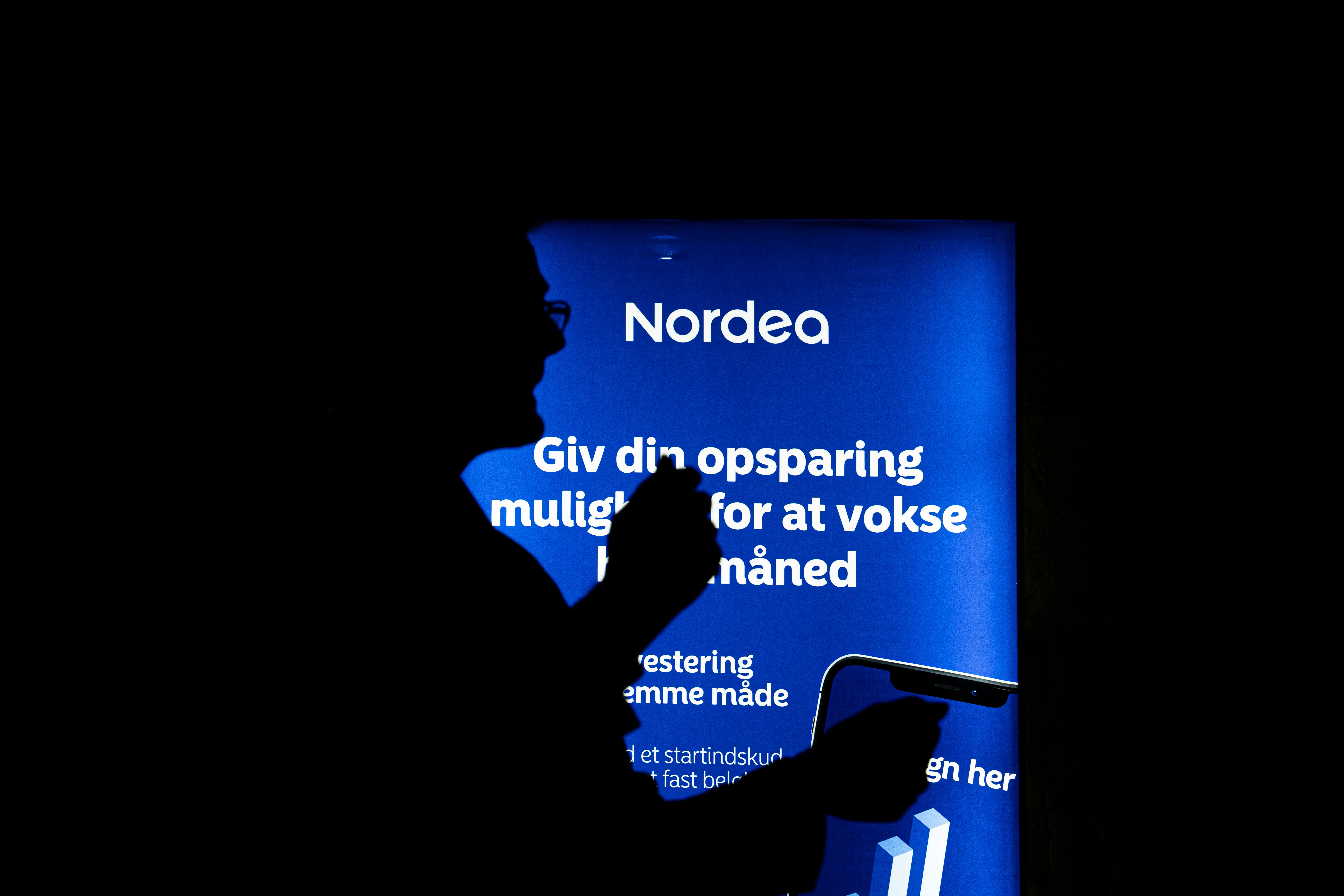 Business-overblik: Storbanker hænger fast i bunden med dårligt image