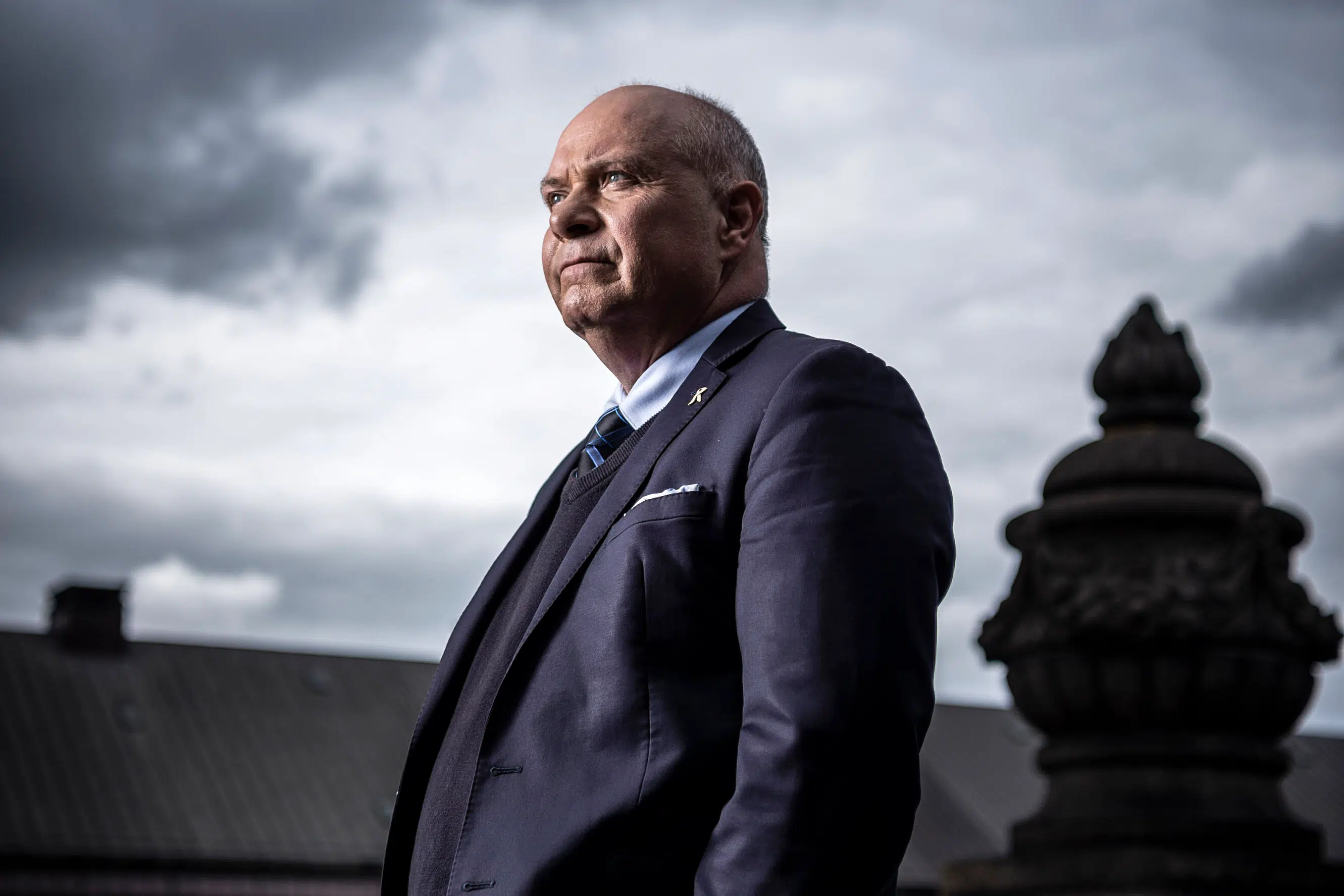 »Søren Gade er sig selv, og han er enormt nærtagende.« Nu beskyldes Gade for at underminere sin formand