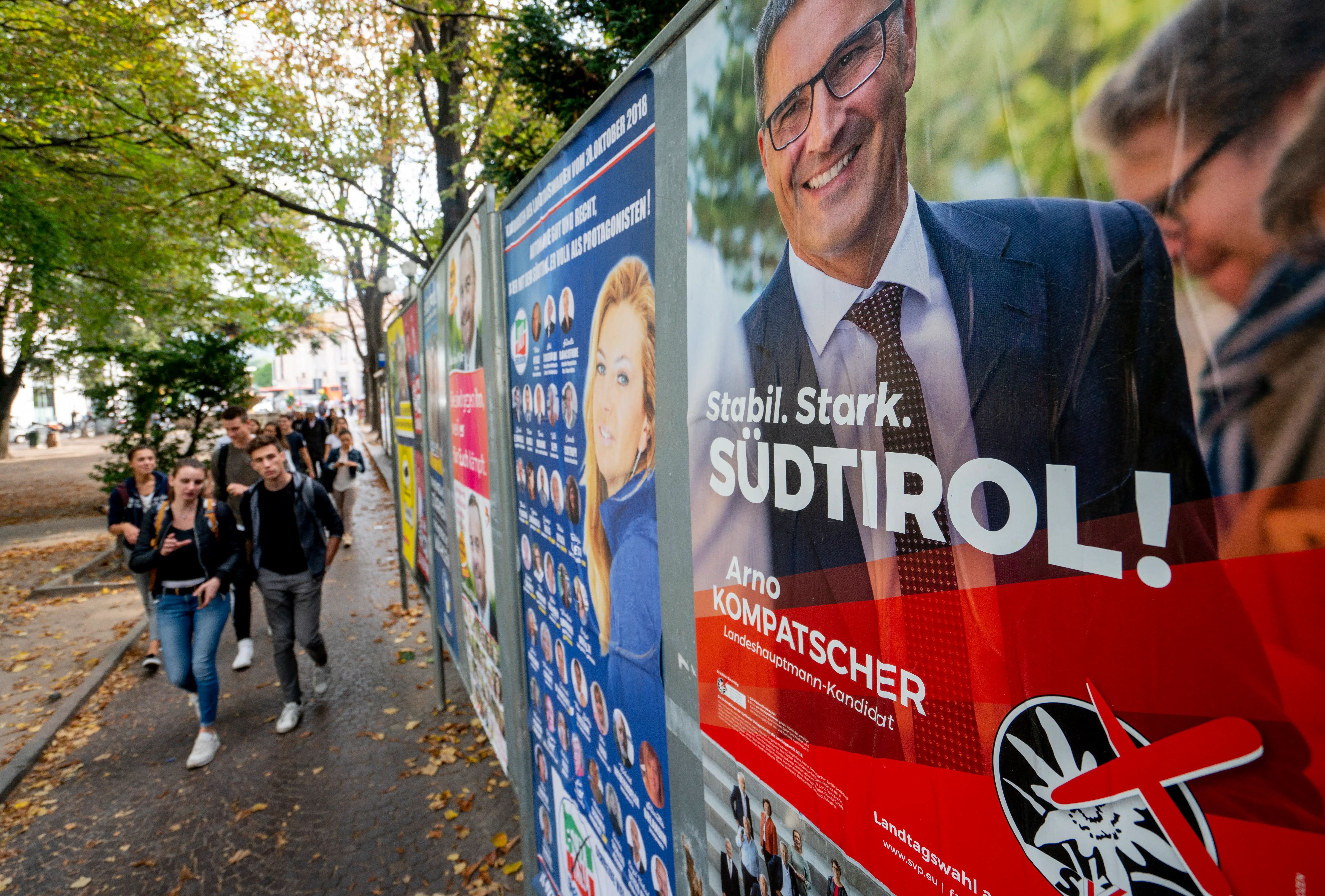 Glemt konflikt ulmer i alpeidyllen, mens frembrusende tysk parti puster til ilden