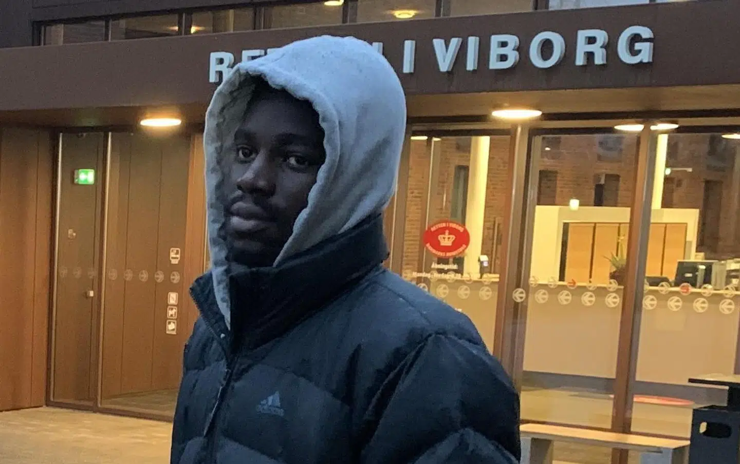 Bernio Verhagen uden for Retten i Viborg efter grundlovsforhøret 27. november, hvor han blev varetægtsfængslet i tre uger.
