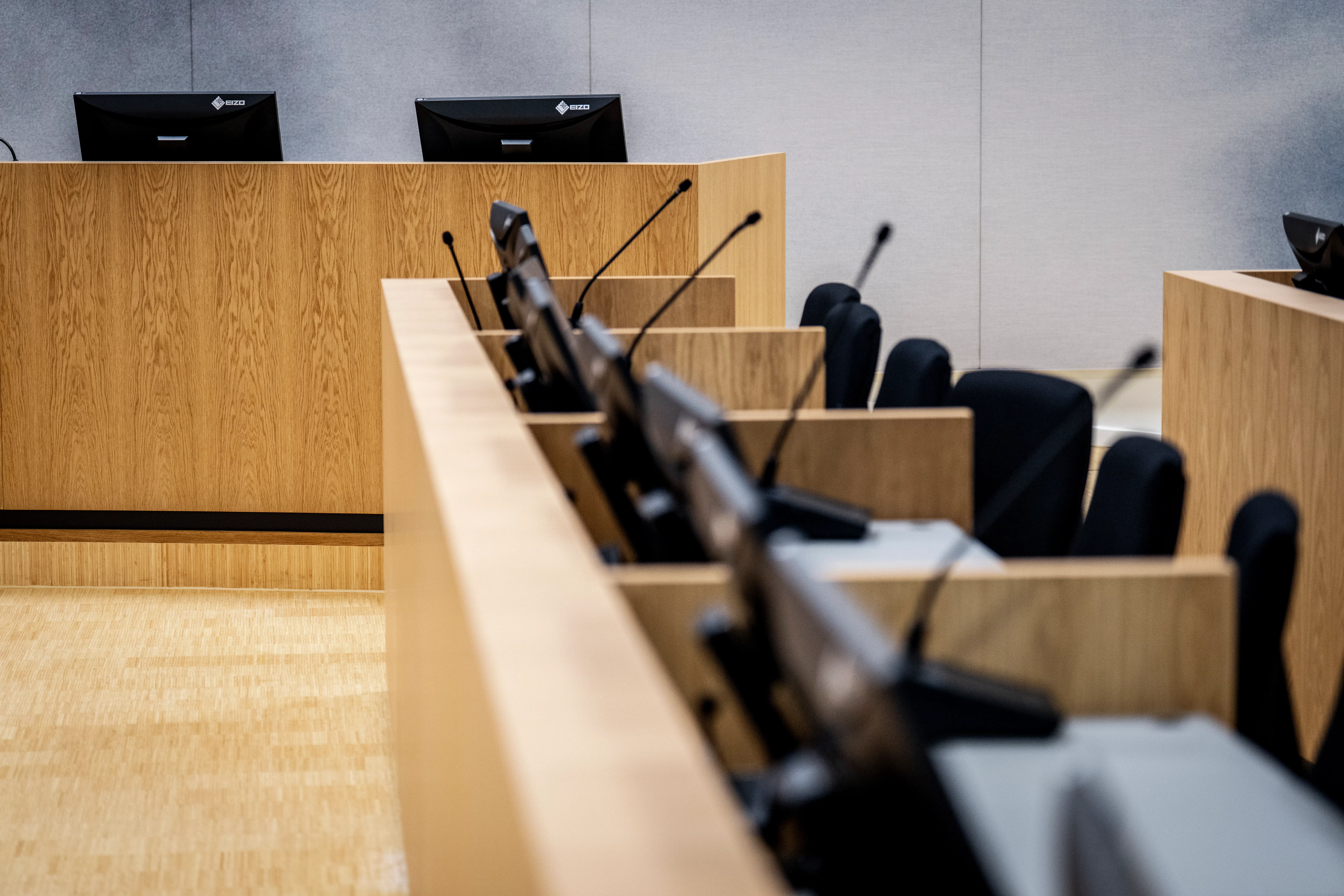 Danmark har fået sin første anklager med tørklæde – det møder hård kritik fra flere partier