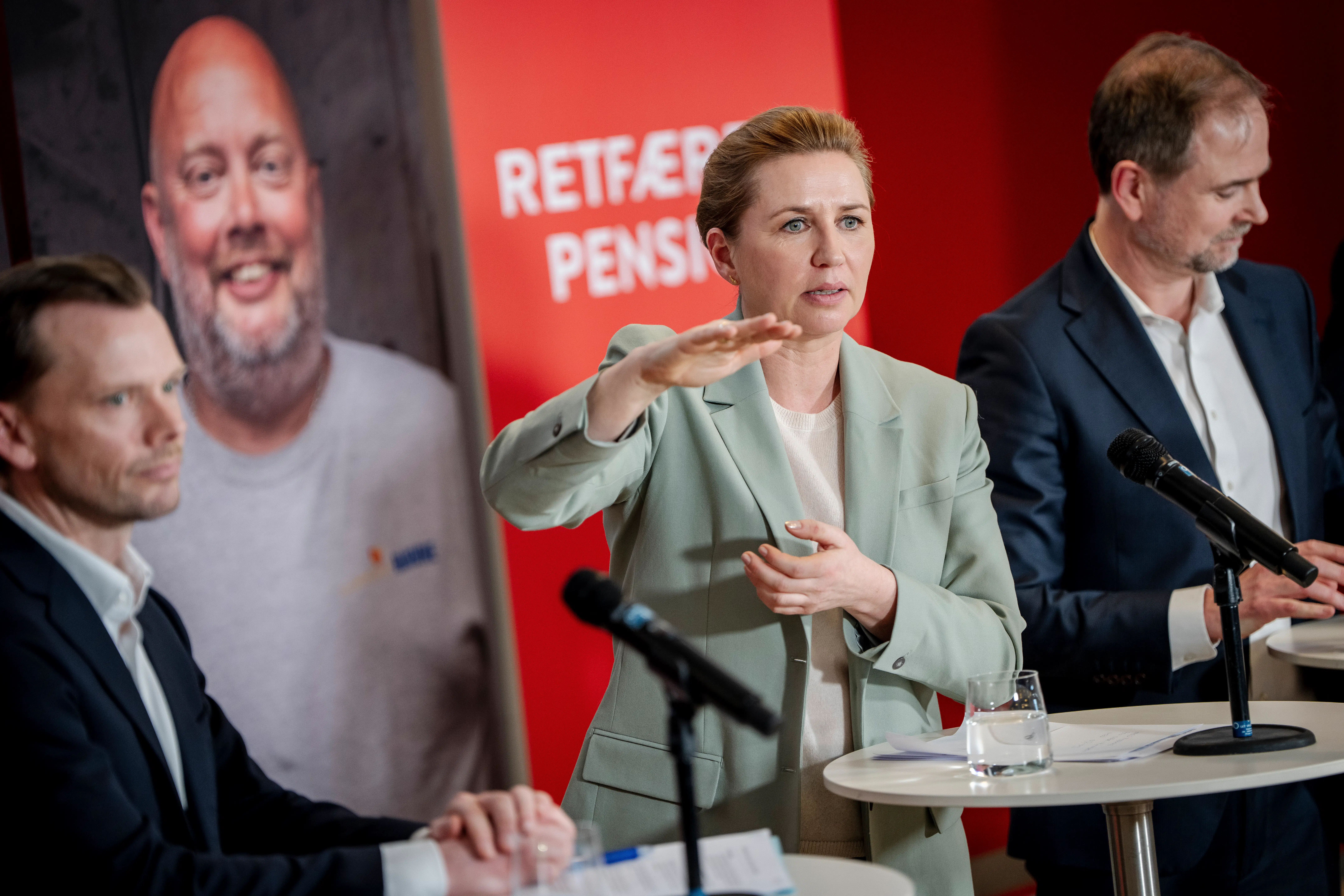 Bag de lukkede døre er socialdemokrater begyndt at tvivle på Wammen og Hummelgaard. En ny profil er trådt frem fra skyggen