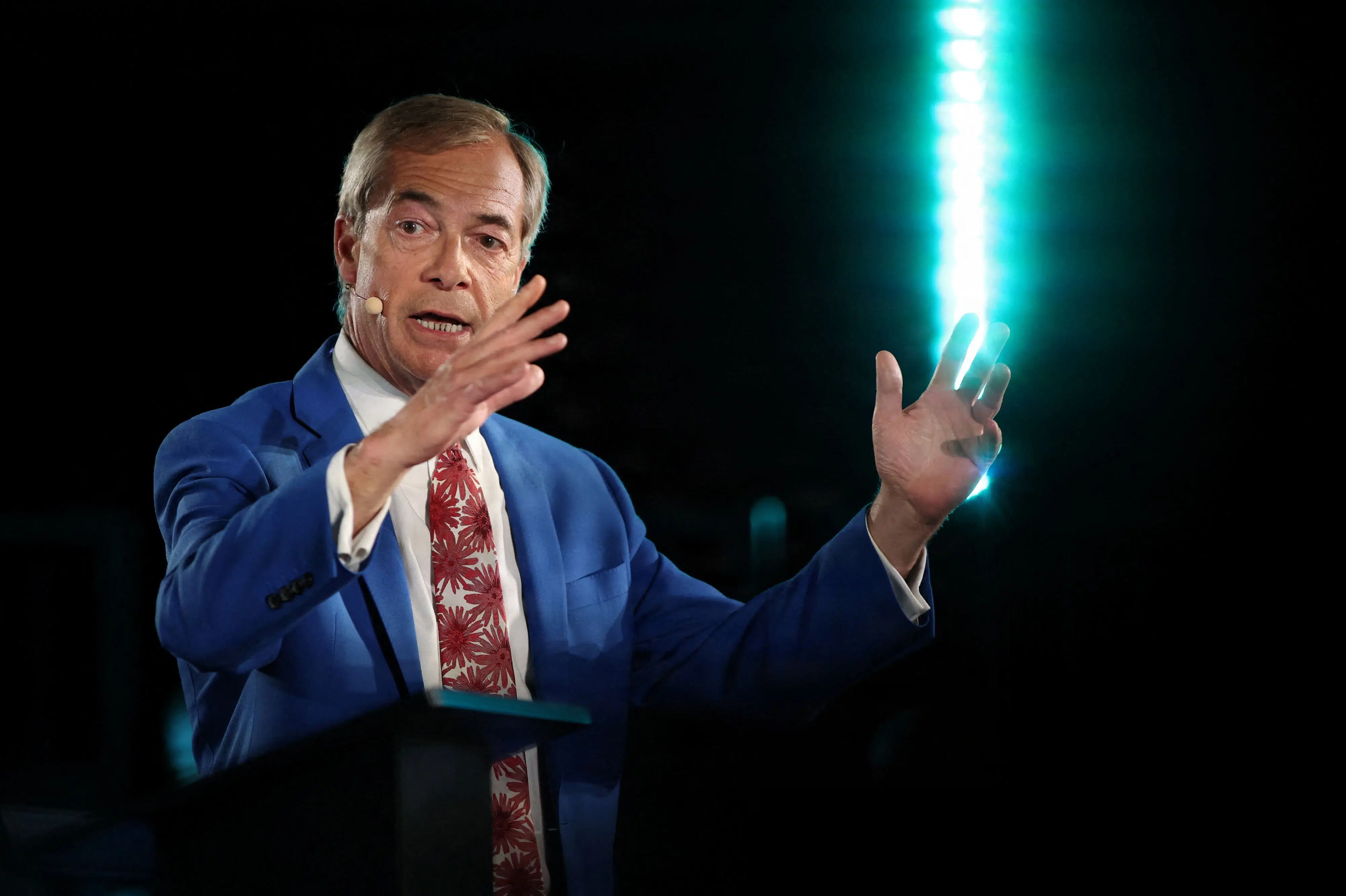 Britisk politi sigter mand for terrorplaner mod Reform UK-leder
