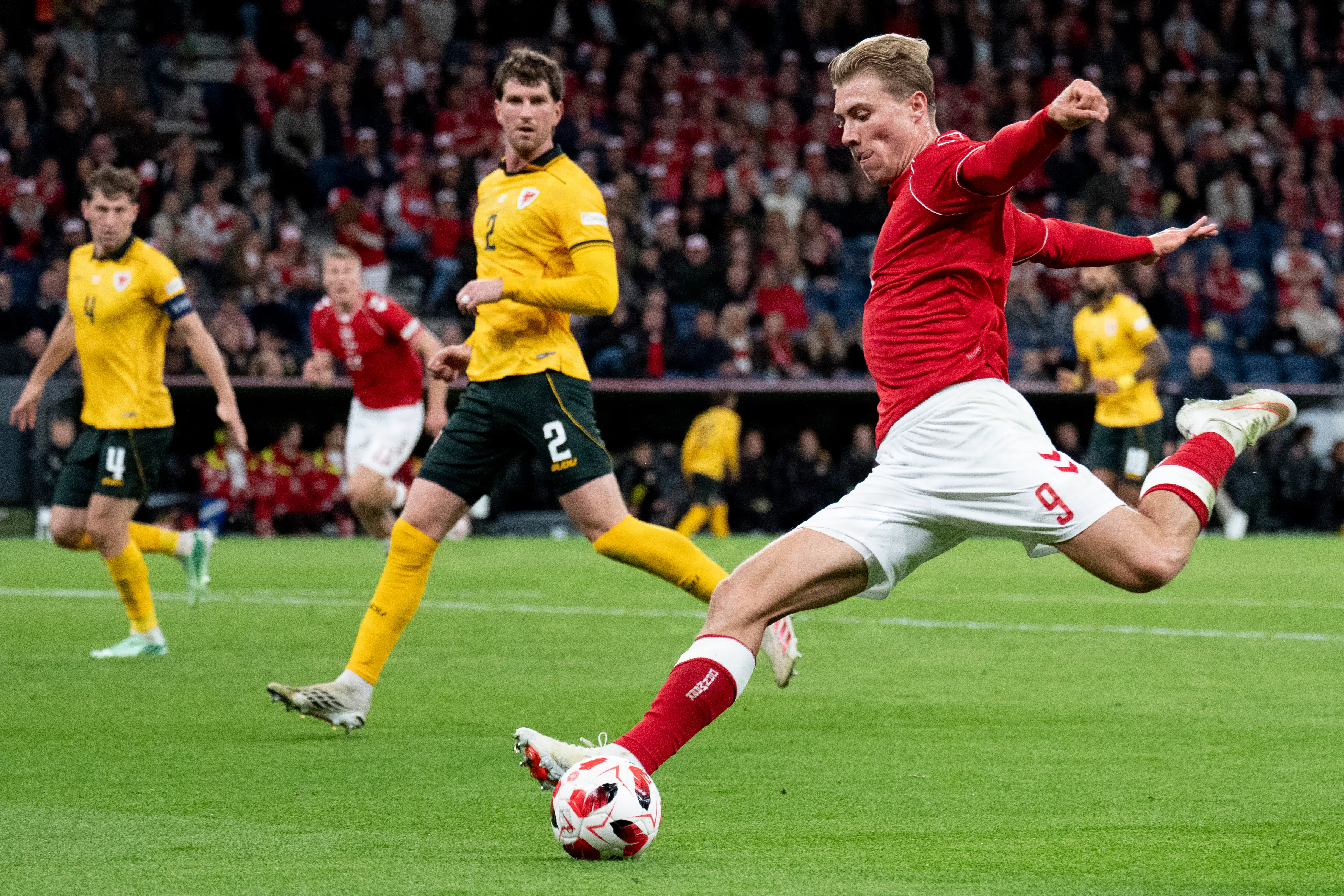 Danmark møder Wales: Følg med direkte