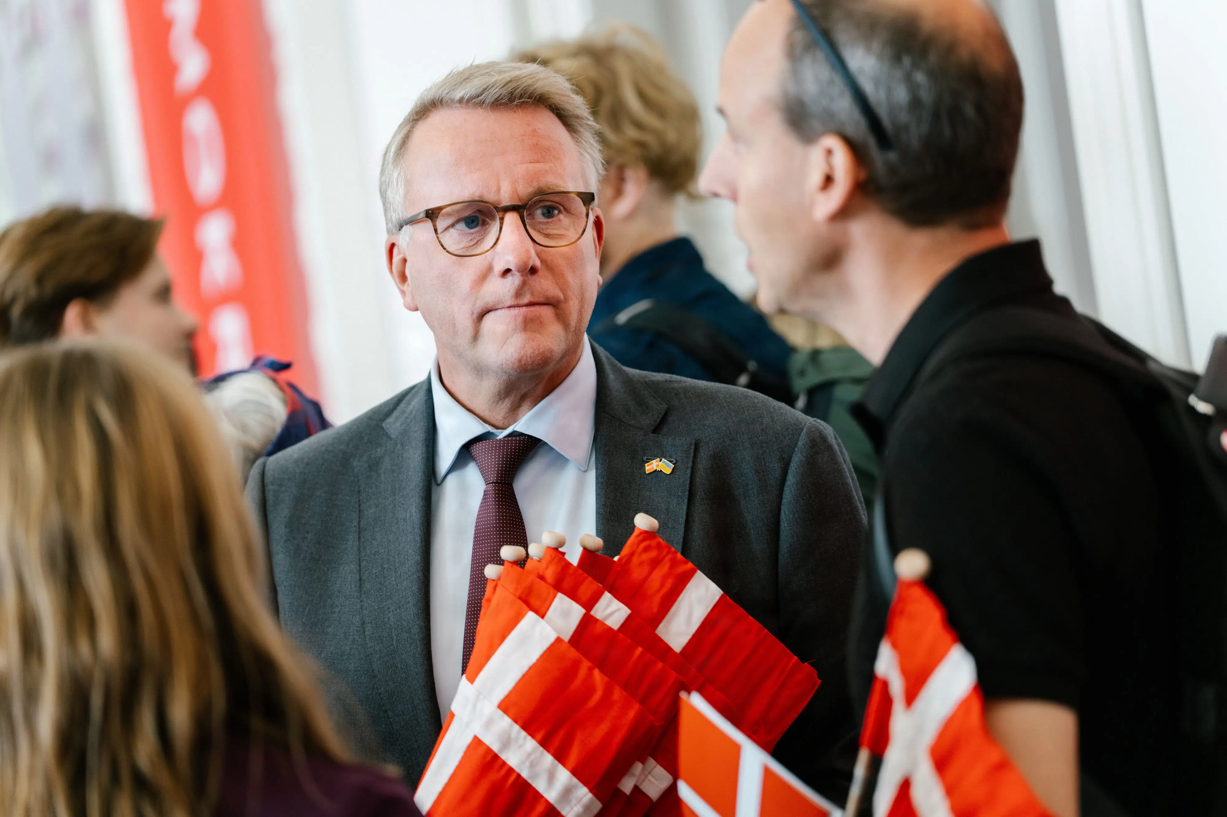 Regeringen genfremsætter lovforslag om statsborgerskab til 2055 ansøgere