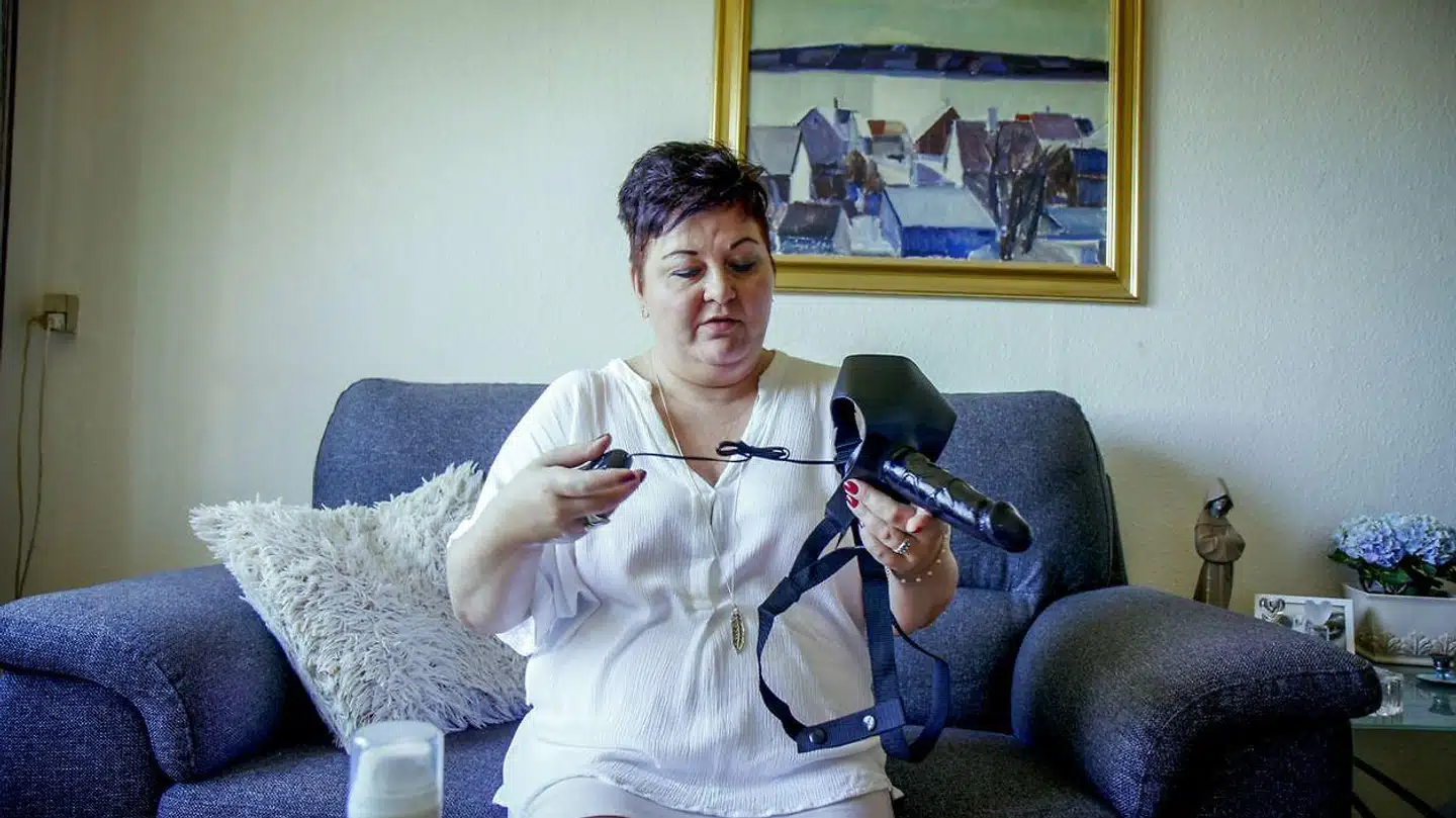 Berlingskes Jakob Steen Olsen har beskyldt DR-dokumentarprogrammet »Cougarjagt« for at være »uvæsentligt«.