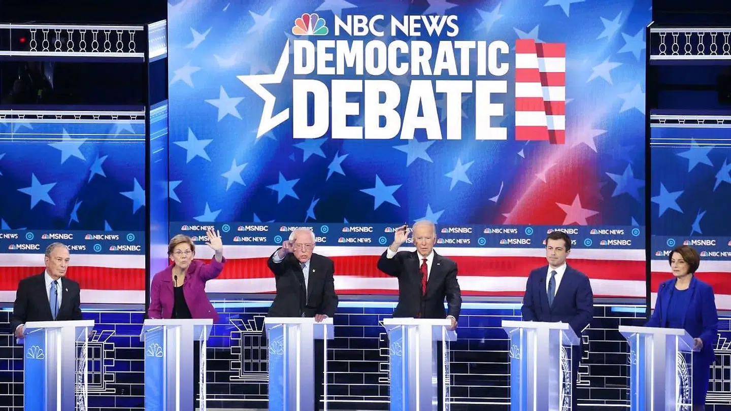 Sådan så det ud onsdag aften i Las Vegas, Nevada, da de seks Demokratiske præsidentkandidater satte hinanden stævne i den niende debat.
