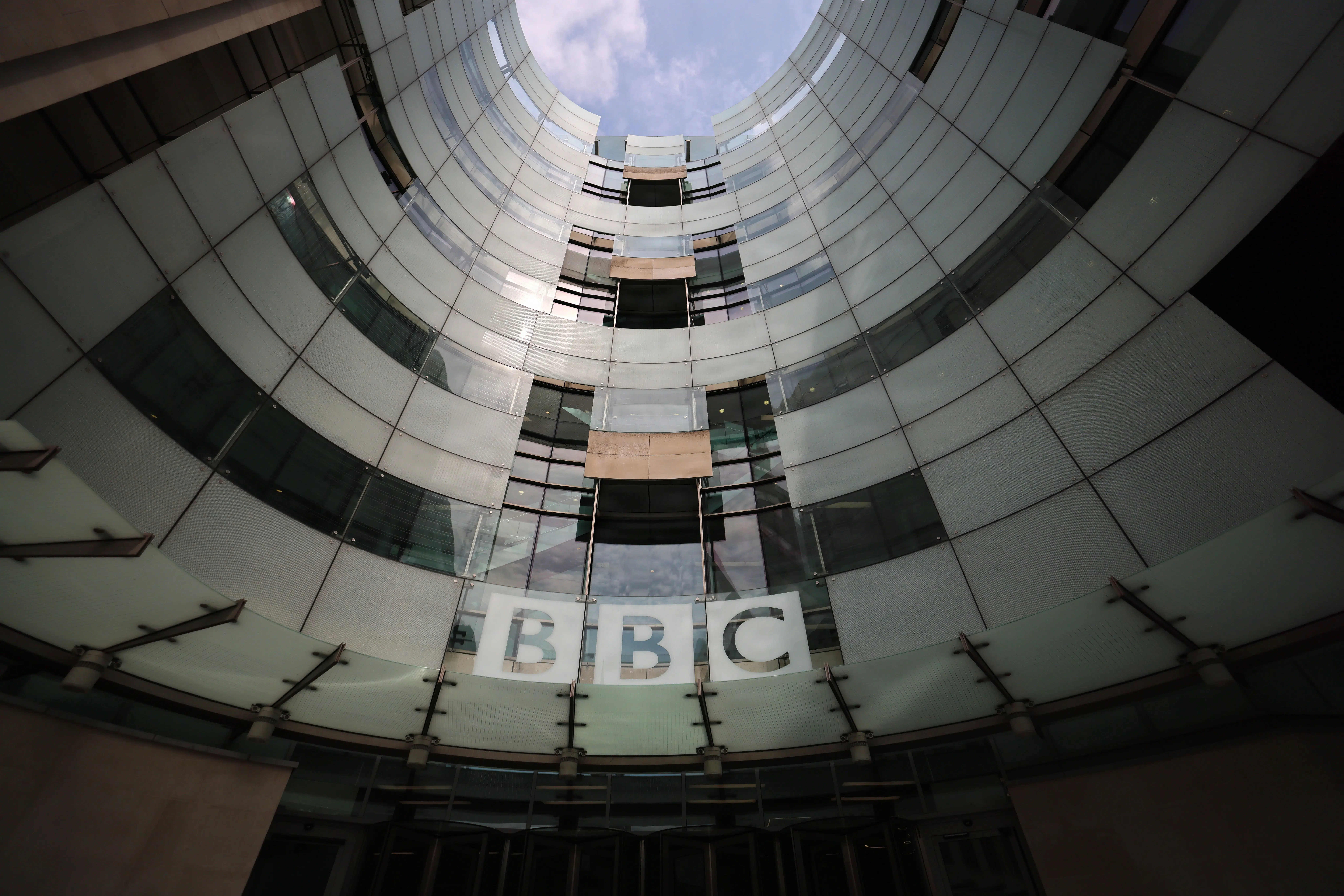 BBC betaler hvide ansatte mindre i løn end andre etniciteter