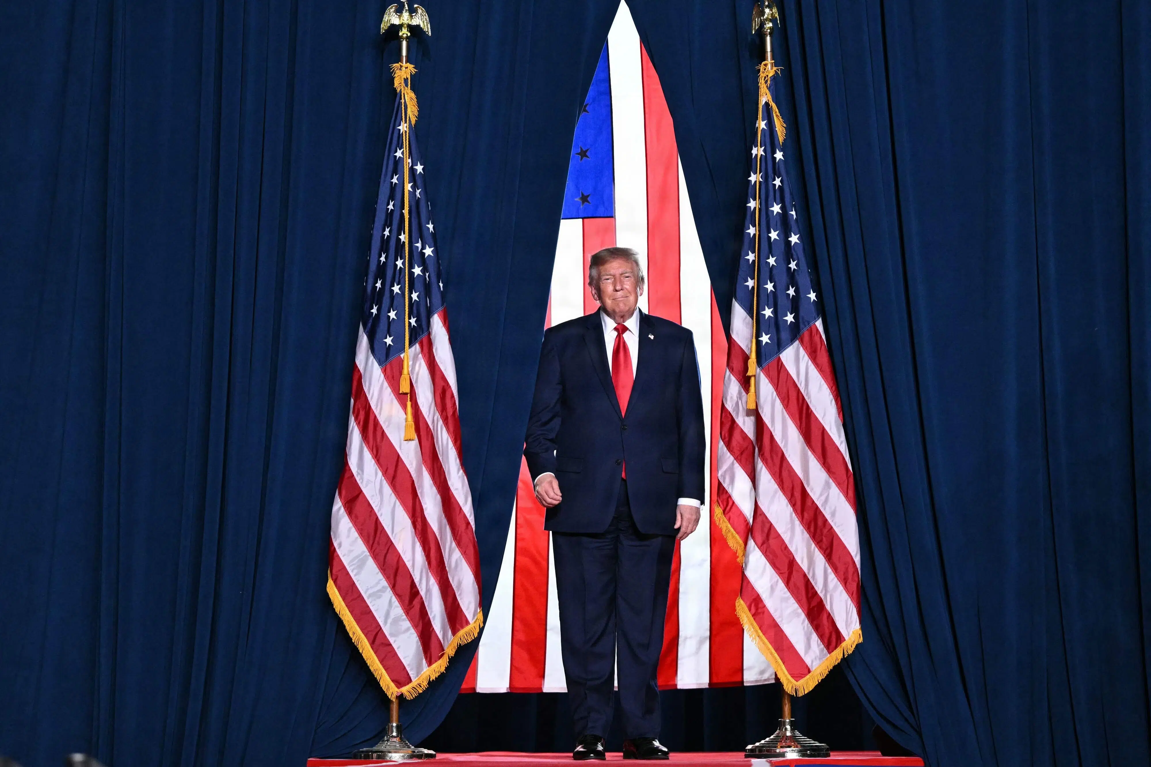 Trump siger USA holder samtaler med Iran