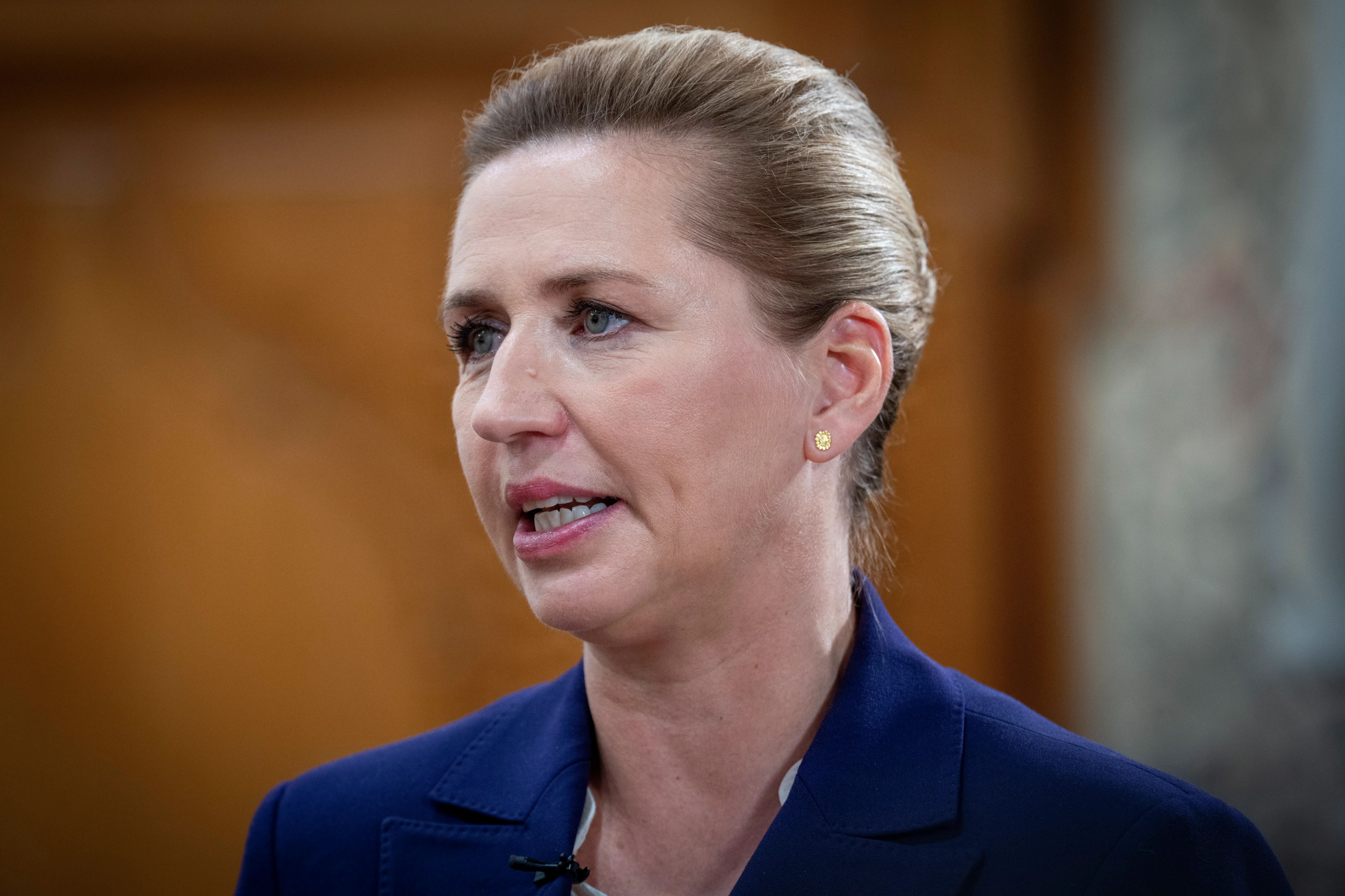Mette Frederiksen taler igen om tillid – og balancerer mellem magtfuldkommenhed og patriotisme