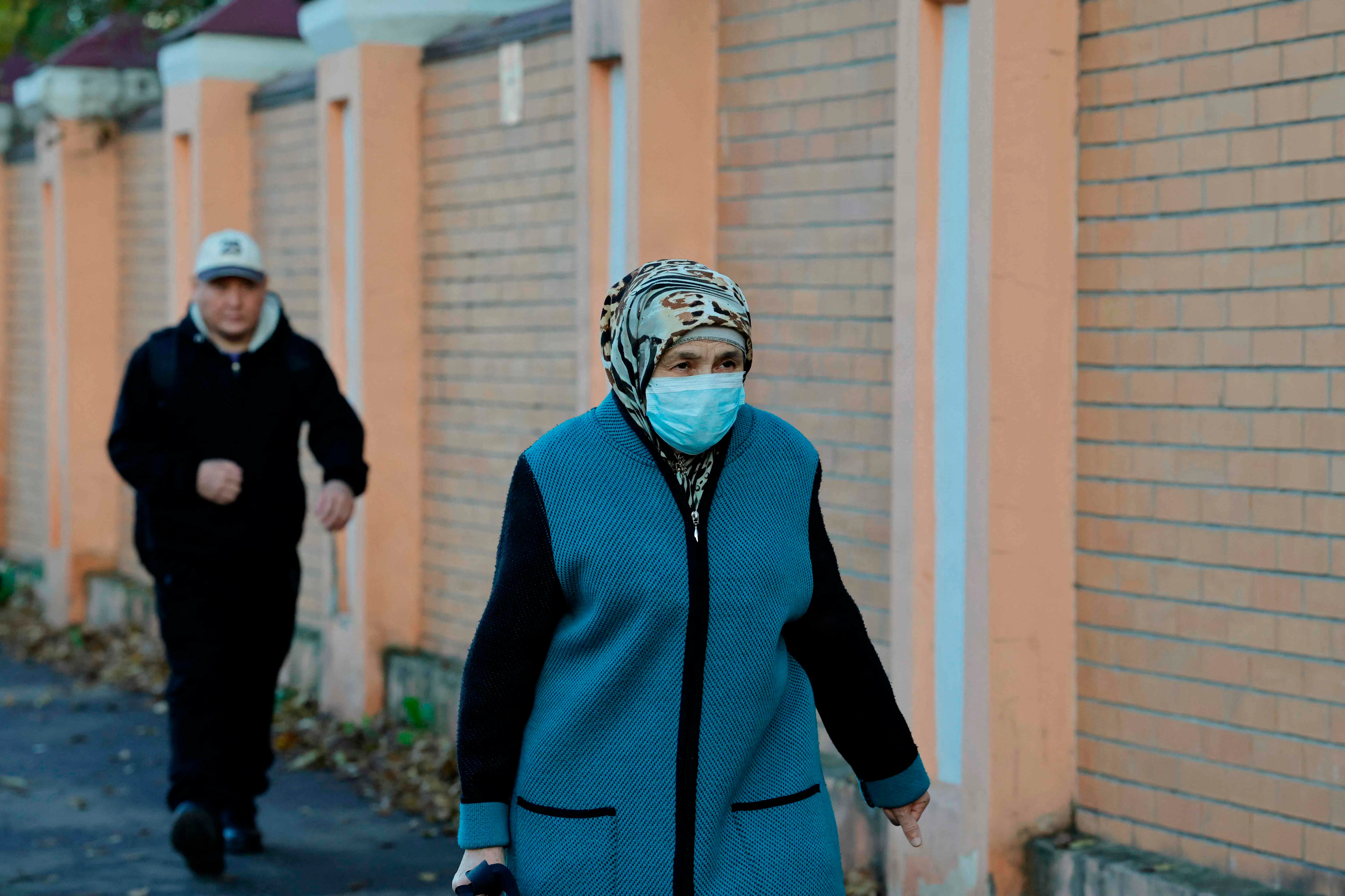 Rusland siger, at der er styr på pesten – men beboere har hamstret masker og antibiotika i panik