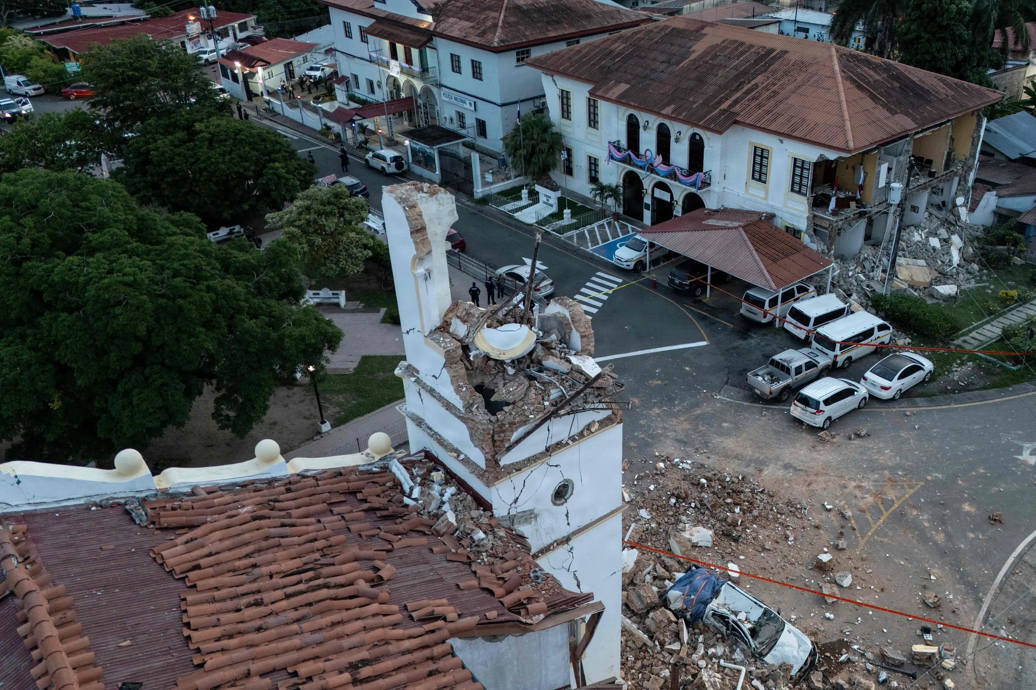 Veje og bygninger er ødelagt efter kraftigt jordskælv i Panama