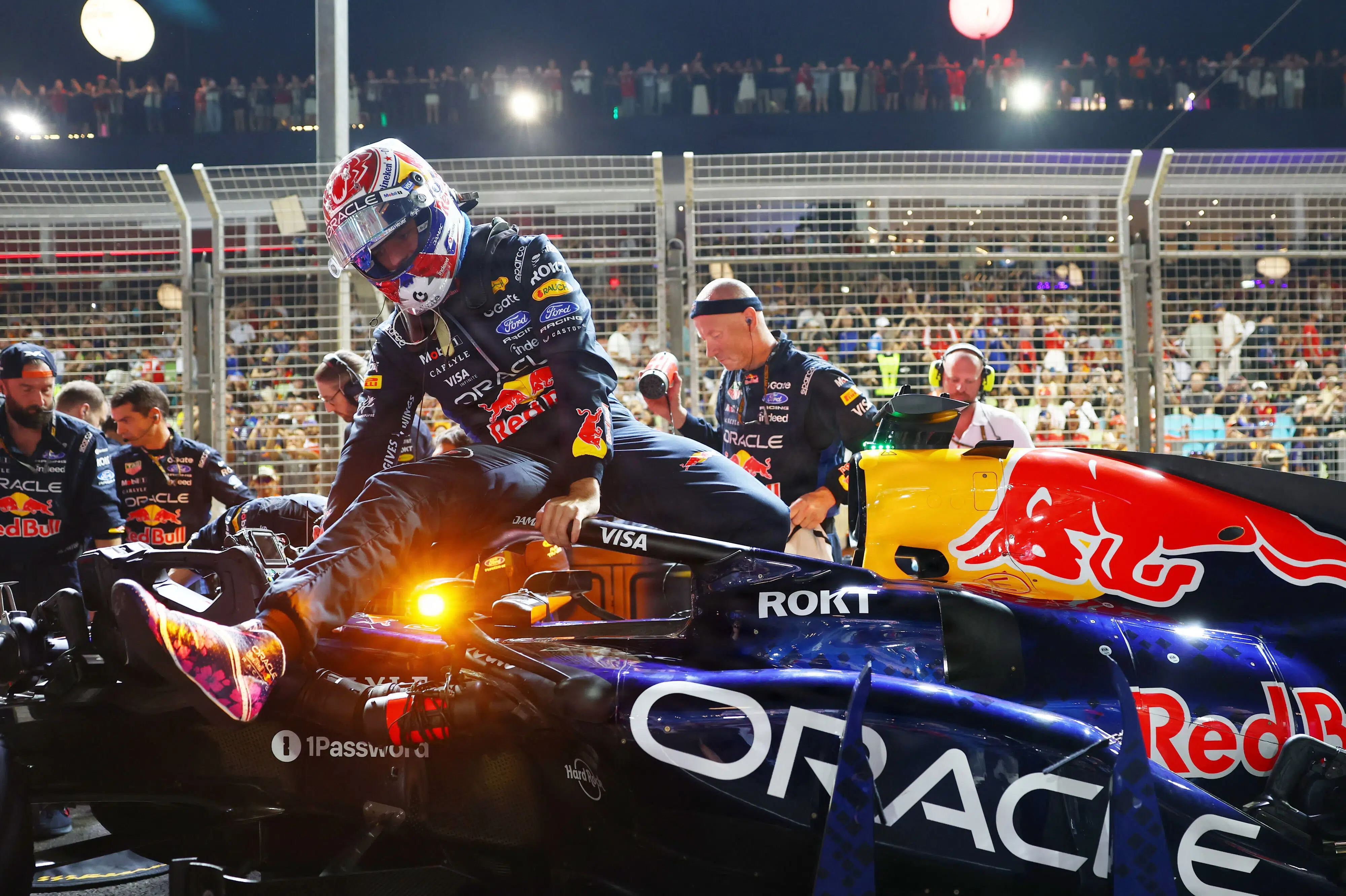 Brandvarme Verstappen vinder fra spids i Singapore